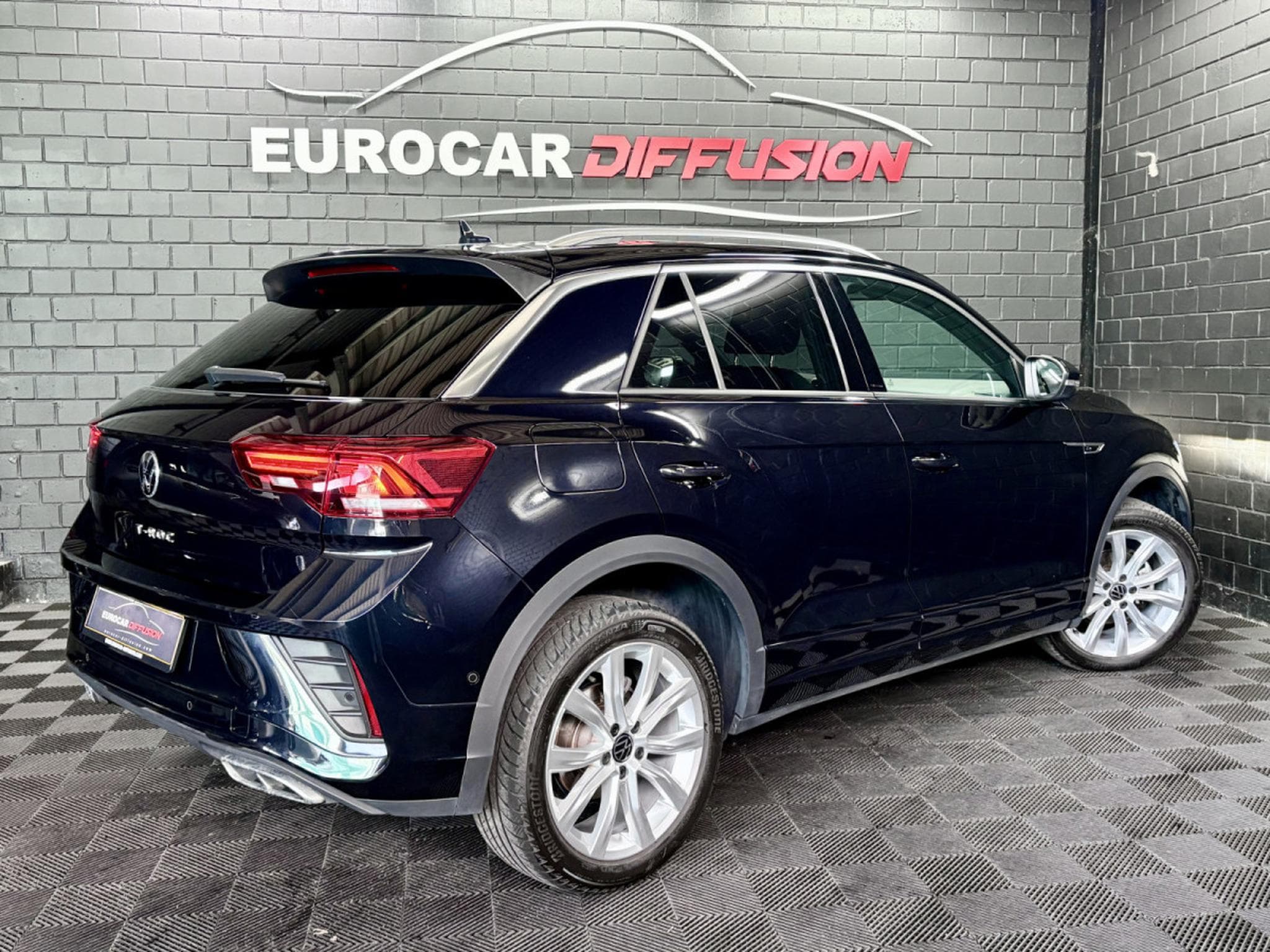 VW T-Roc R-Line Edition 1.5 TSI 150 CV DSG7 *ACC* CAM * HAYON * (2025) - Foto 6