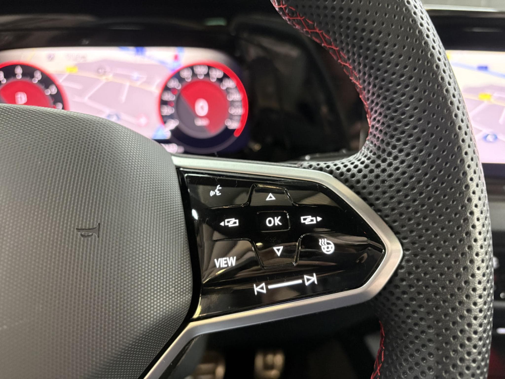 VW Golf GTI Clubsport 2.0 TSI 300 CV DSG7 * DCC *PANO*MATRIX* *HARMA (2024) - Foto 12