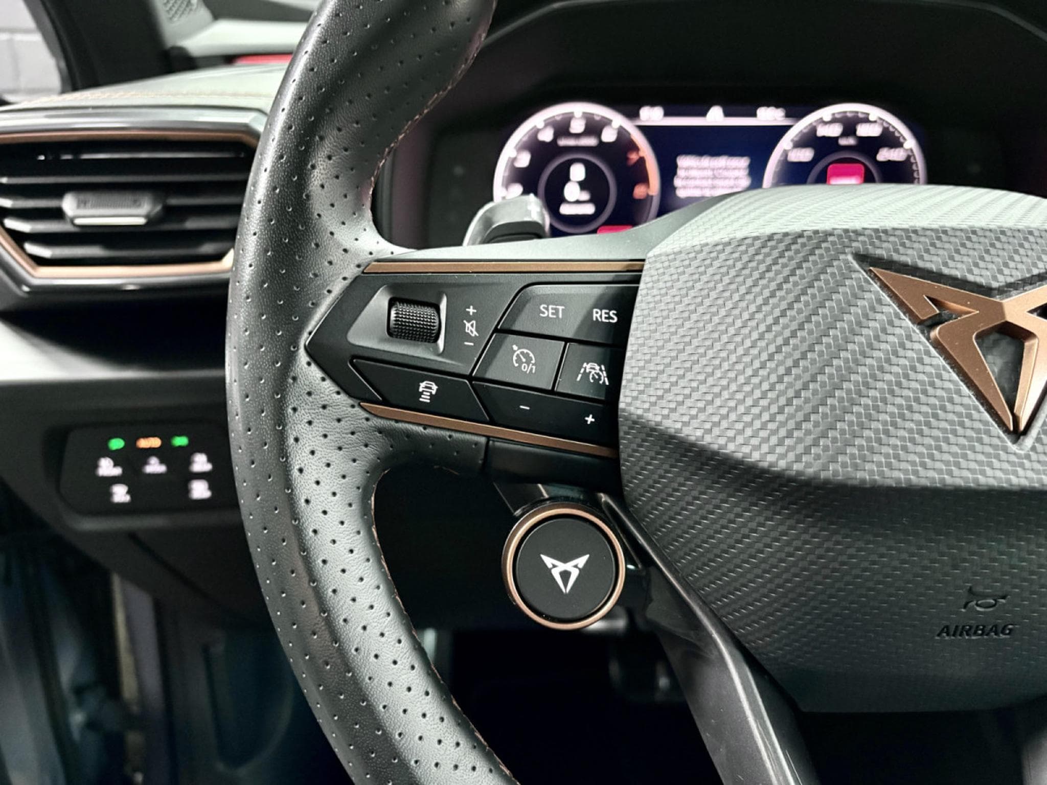 Cupra Formentor VZ 310CV 4Drive DSG7 *AKRAPOVIC*BEATS* *VSS* MATRIX* (2024) - Foto 12