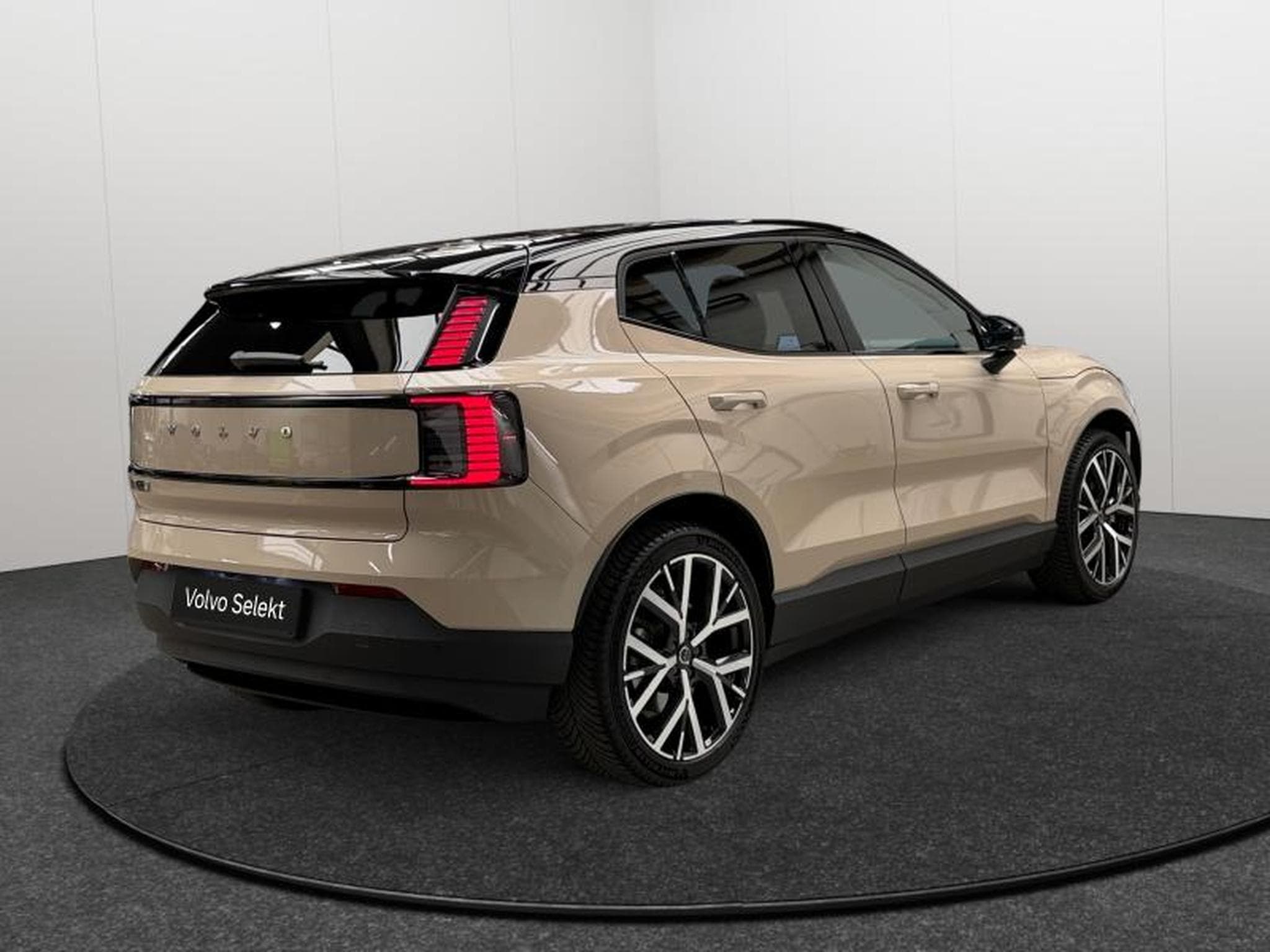 Volvo EX30 Plus BLACK EDITION P5 Long Range / Électrique 2026 (2025) - Photo 5