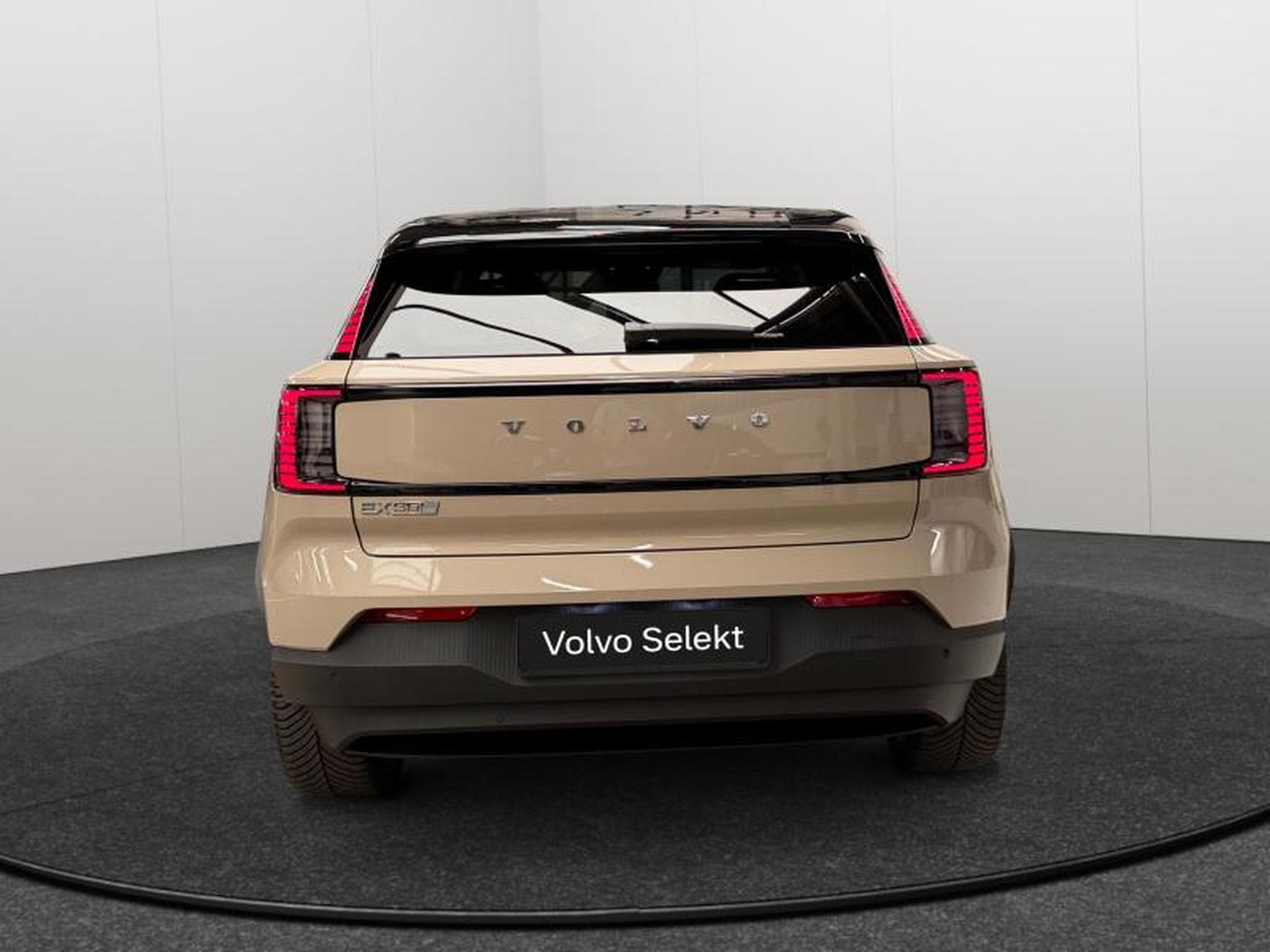 Volvo EX30 Plus BLACK EDITION P5 Long Range / Électrique 2026 (2025) - Photo 4