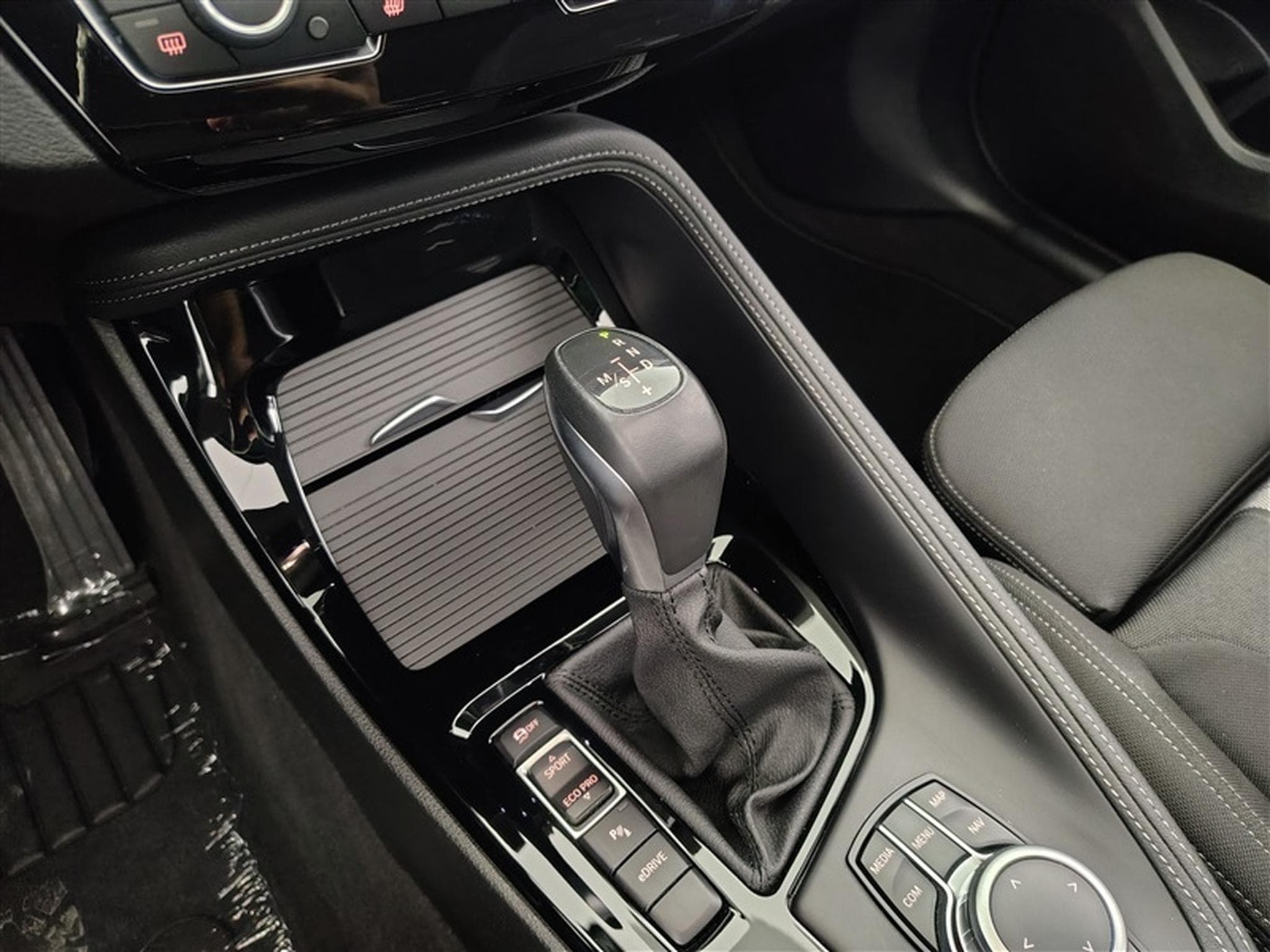 BMW X2 PHEV 1.5iA xDrive25e Sportline NAVI/TO PANO/FULL LED/JA18 (2023) - Photo 12