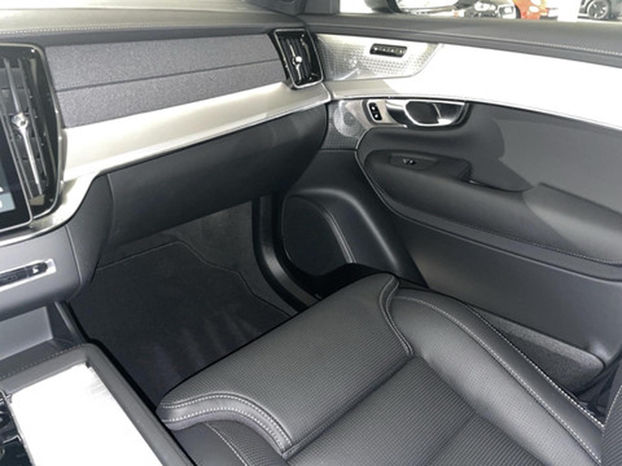 Volvo XC90 2.0 T8 4WD Ultra Black Edition Aut. PLUG-IN (2026) - Foto 9