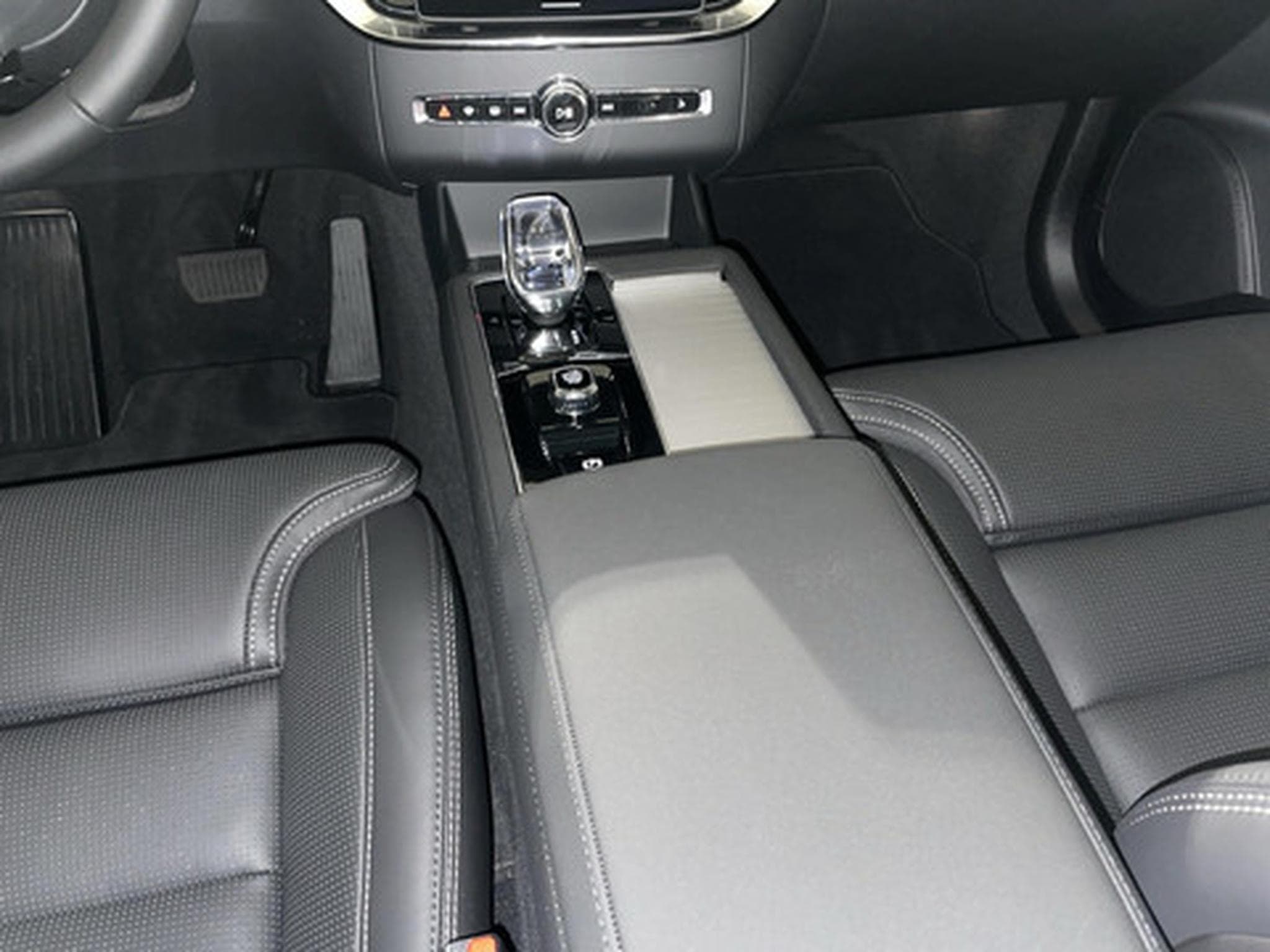 Volvo XC90 2.0 T8 4WD Ultra Black Edition Aut. PLUG-IN (2026) - Foto 10