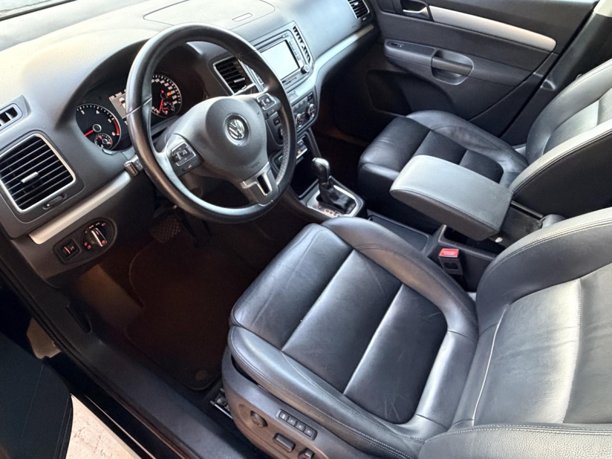 VW Sharan Hignline 2.0Tdi DSG camera/cuir/panorama 177cv (2014) - Foto 9
