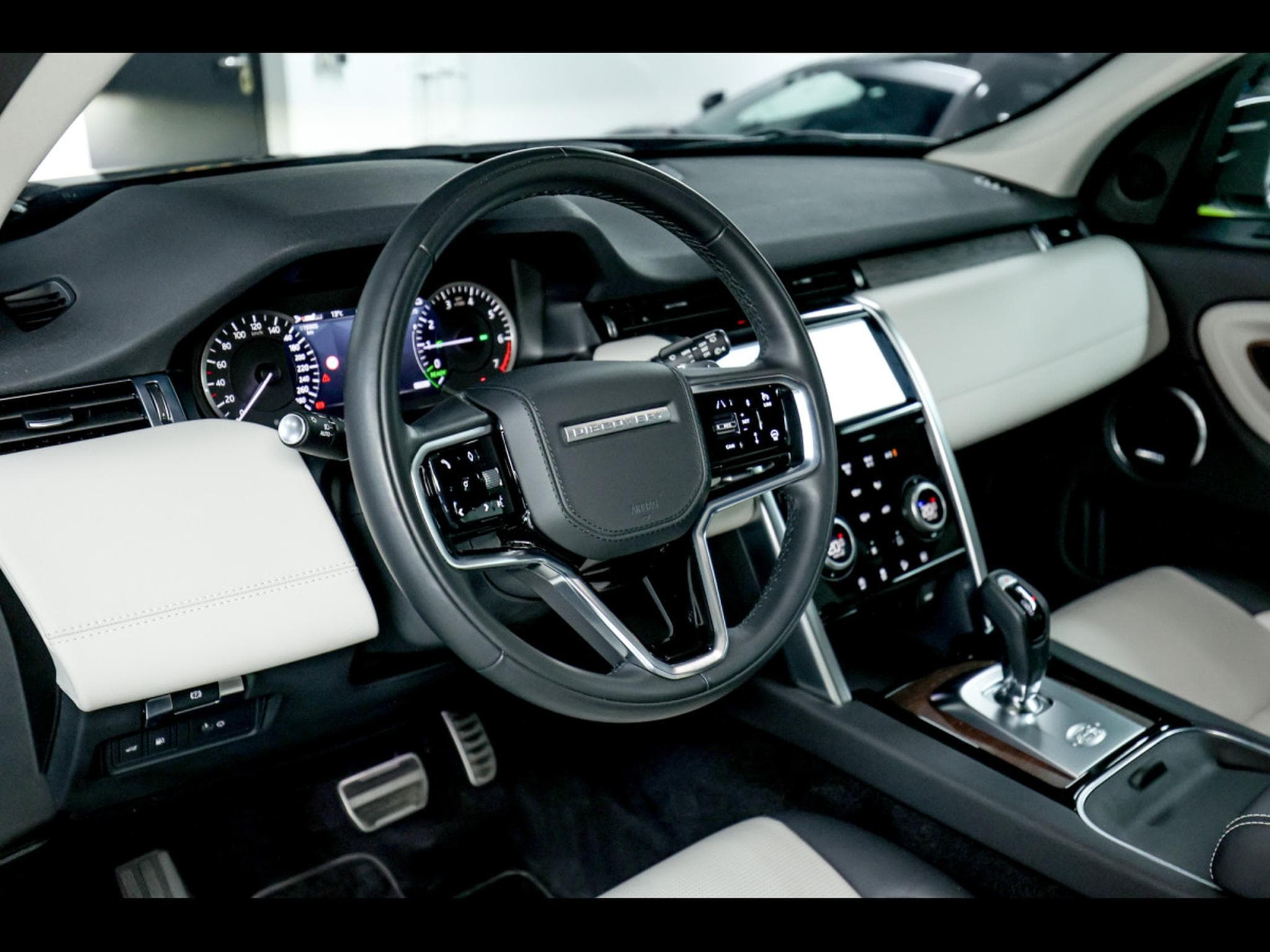 Land-Rover Discovery Sport HSE P300E PHEV AWD PACK R-DYNAMIC (2022) - Foto 14