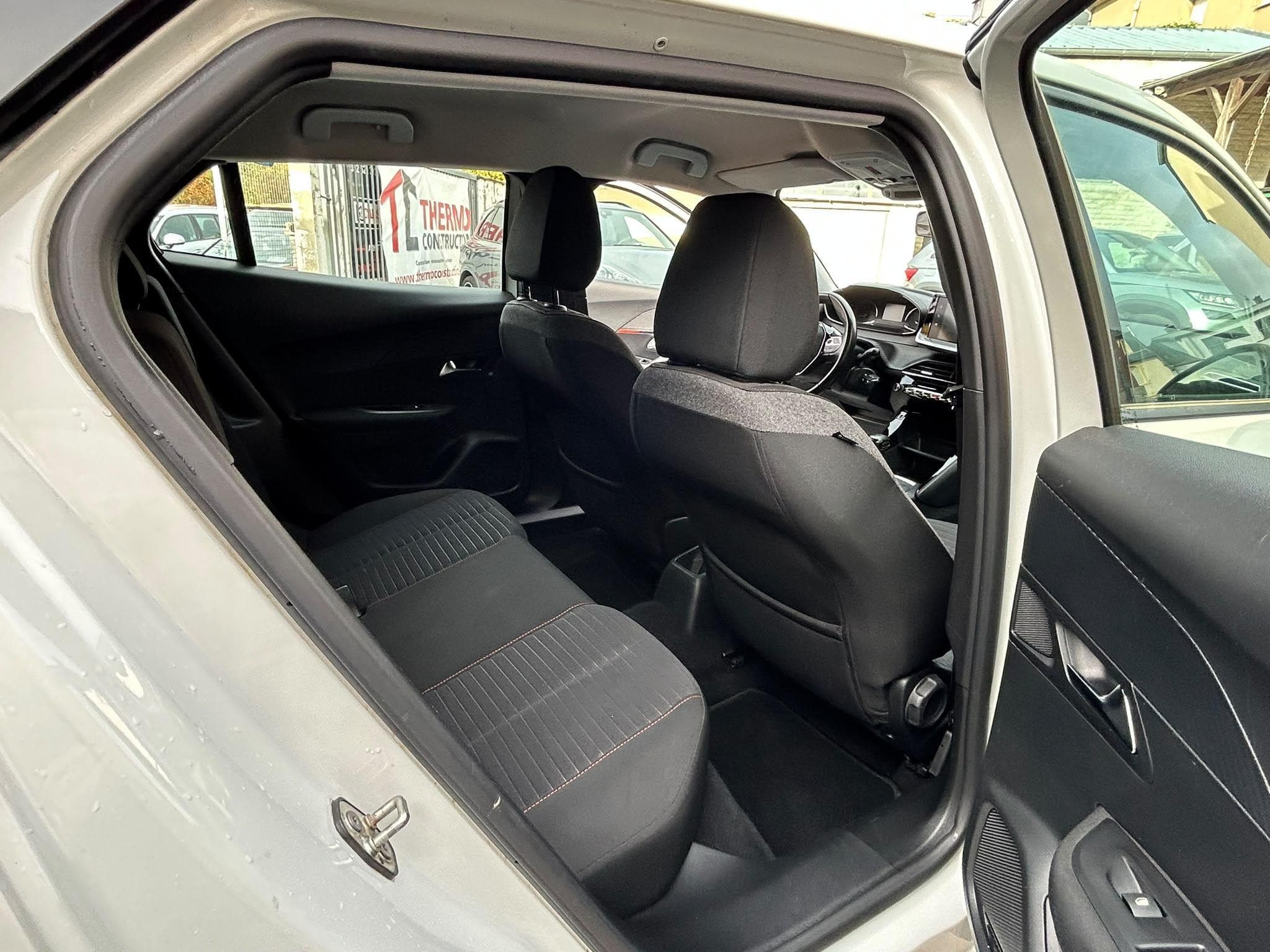 Peugeot 2008 1.2 100cv (2020) - Foto 10