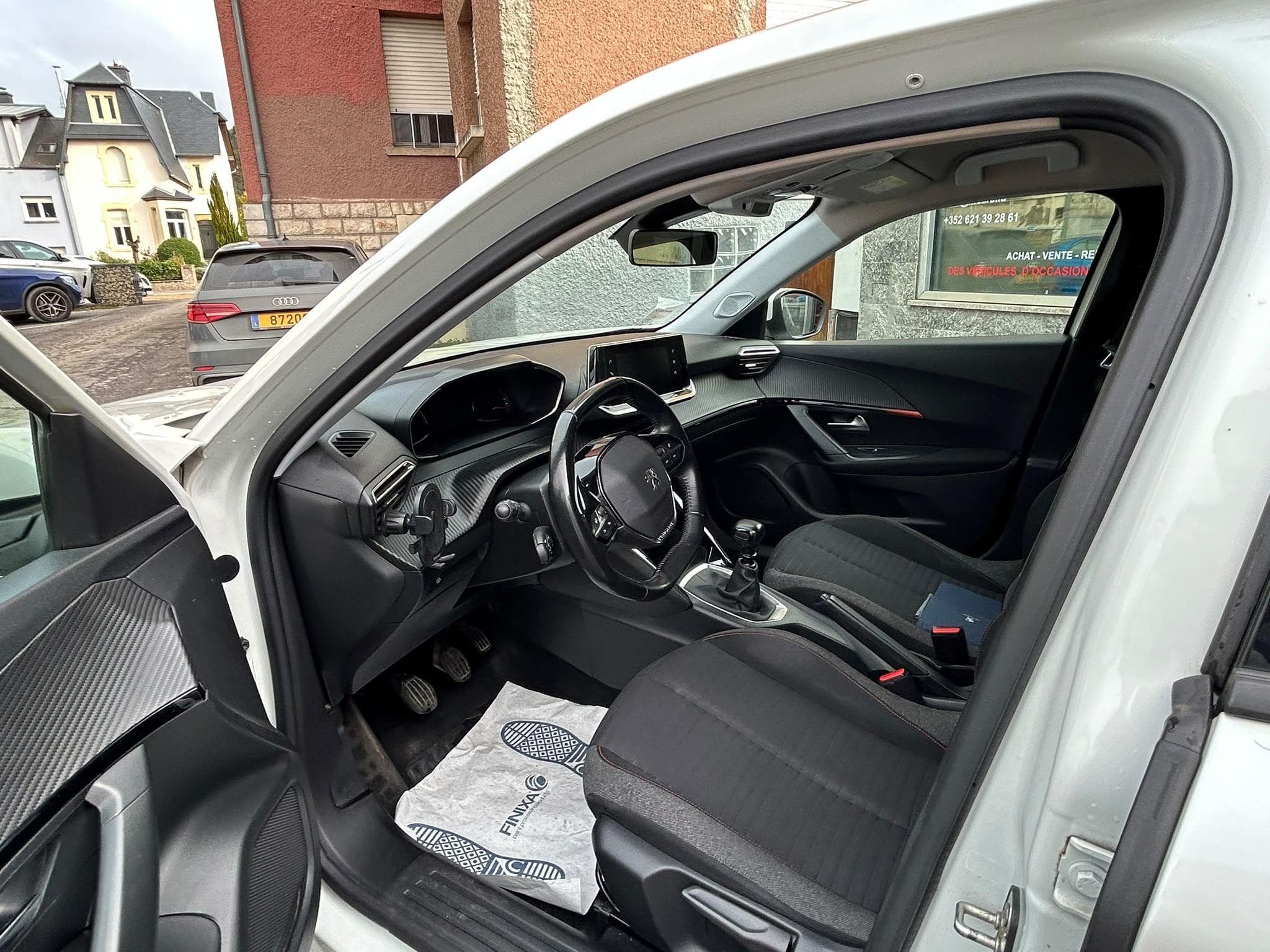 Peugeot 2008 1.2 100cv (2020) - Foto 11
