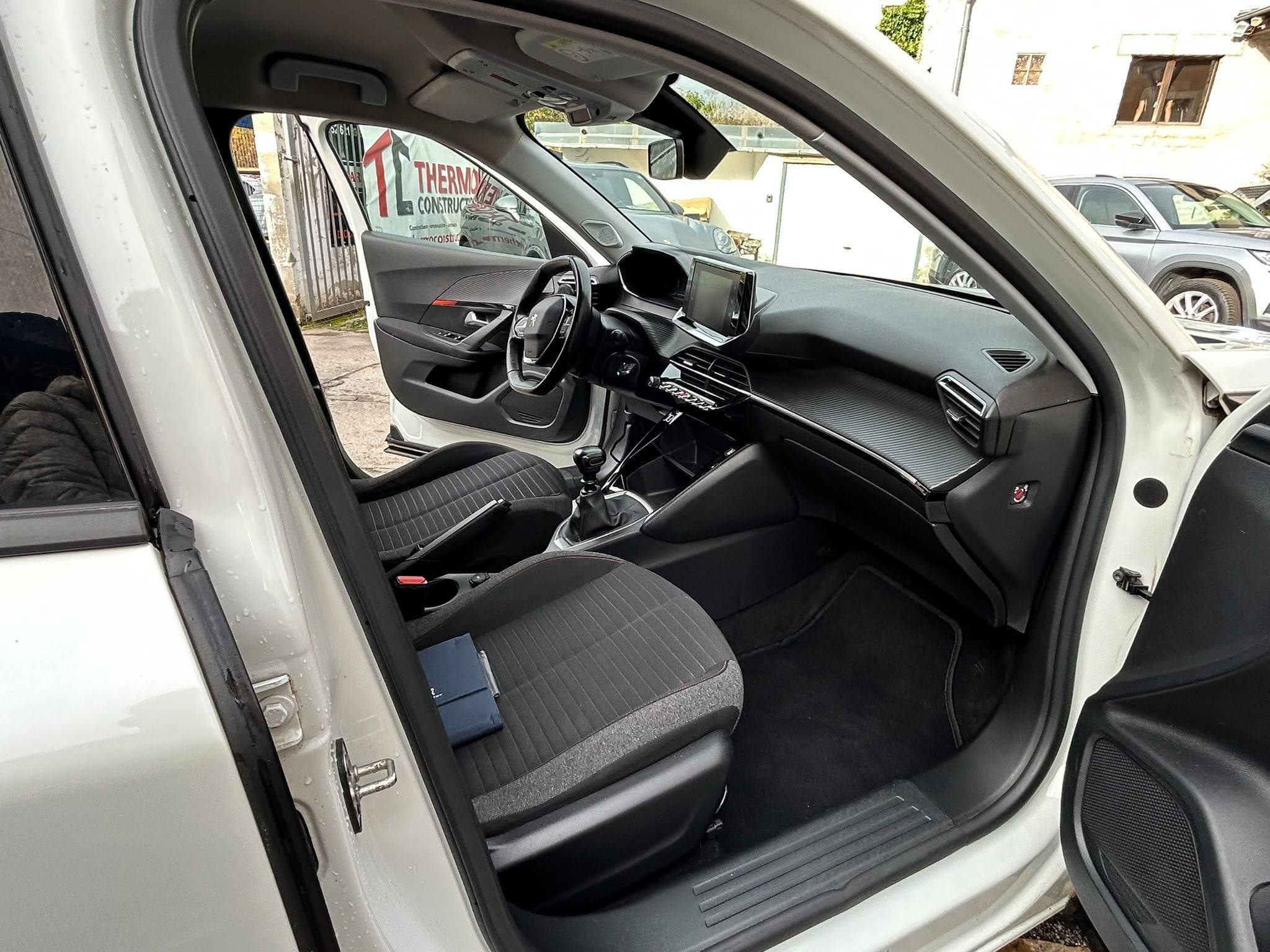 Peugeot 2008 1.2 100cv (2020) - Foto 12