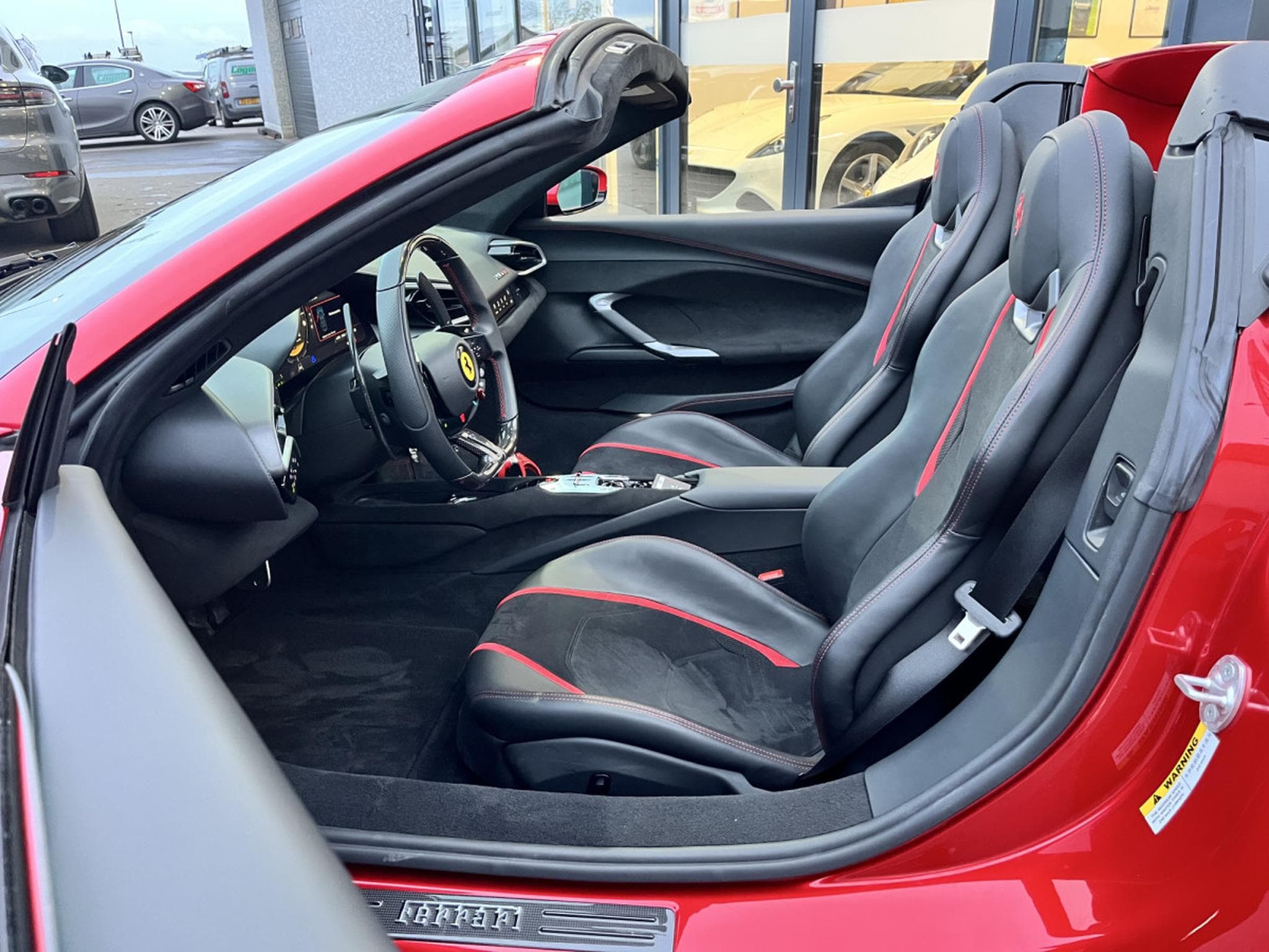 Ferrari 296 GTS 296 GTS/ Rosso Magma Extracampionario /Garantie Ferrari (2025) - Foto 6