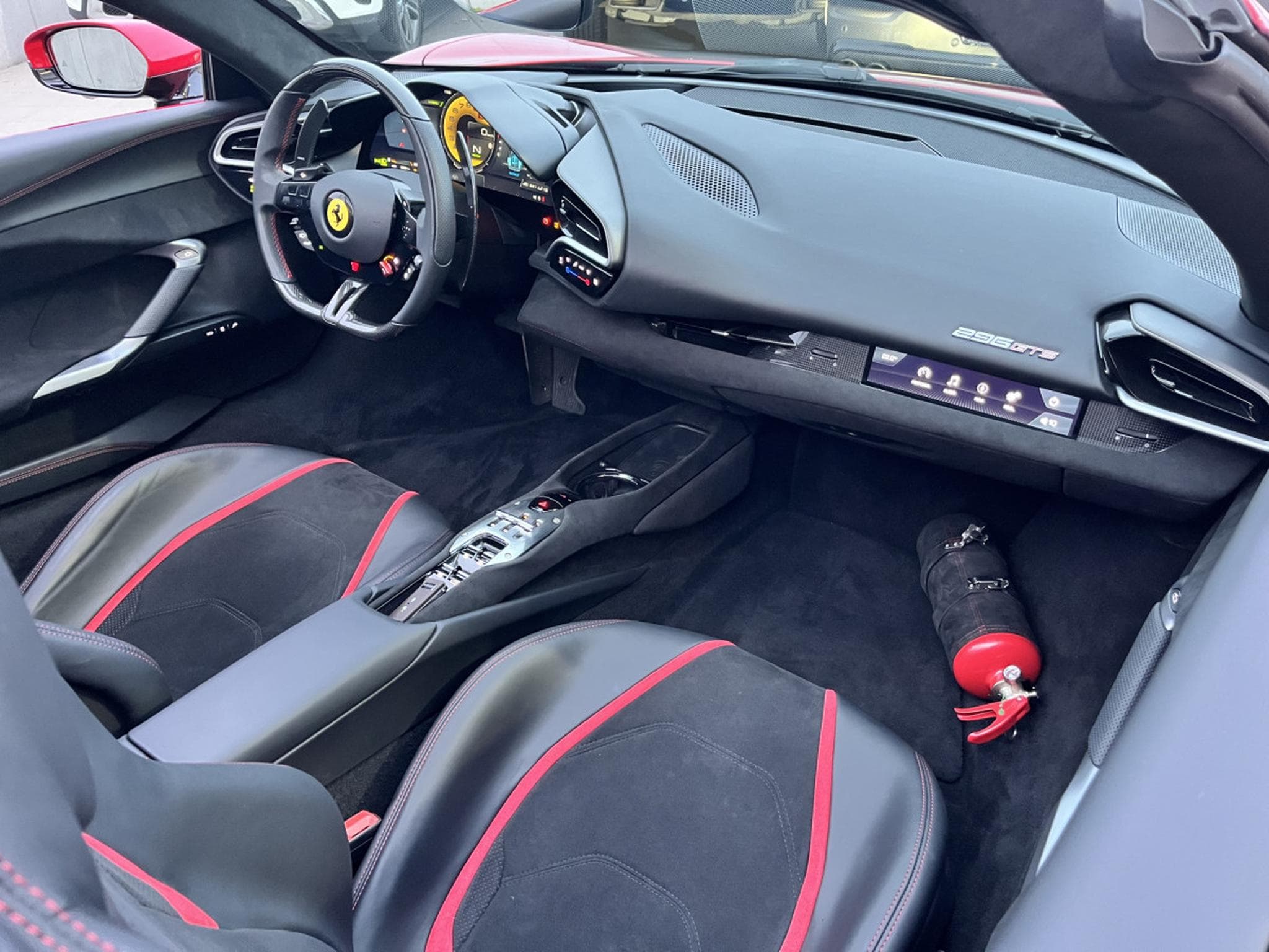 Ferrari 296 GTS 296 GTS/ Rosso Magma Extracampionario /Garantie Ferrari (2025) - Foto 10