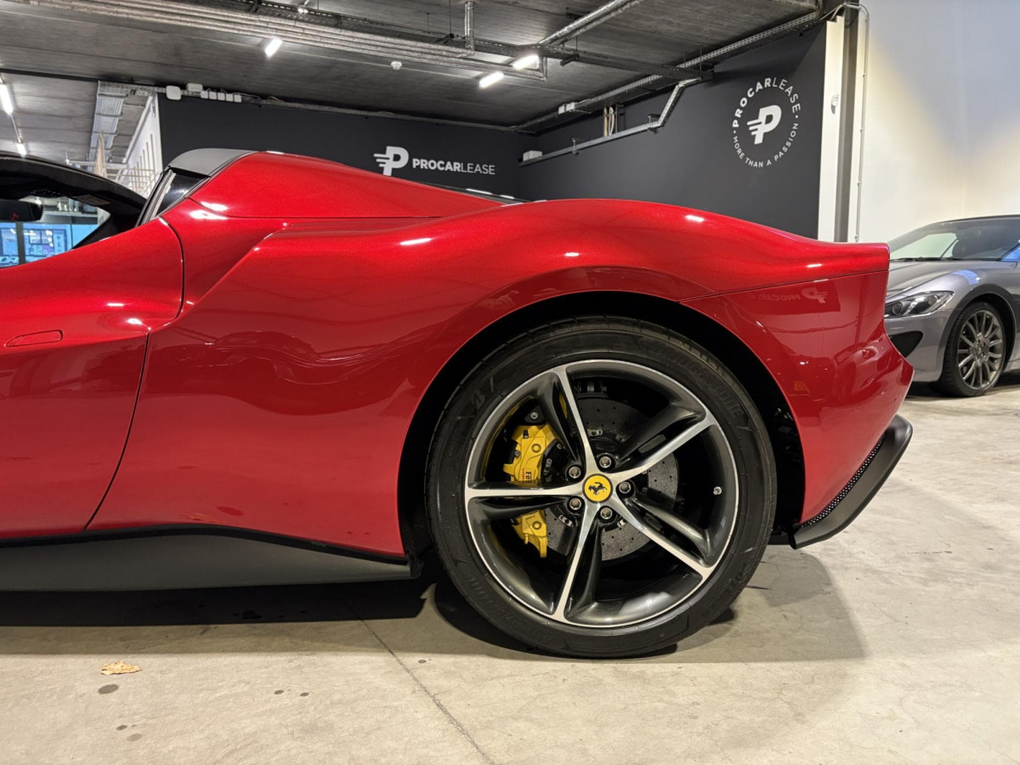 Ferrari 296 GTS 296 GTS/ Rosso Magma Extracampionario /Garantie Ferrari (2025) - Foto 14