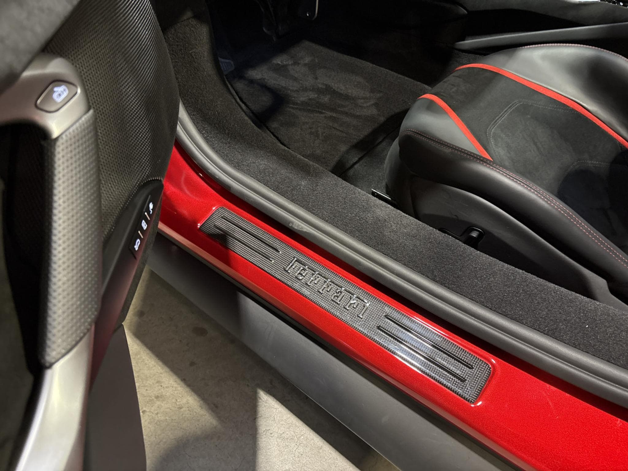 Ferrari 296 GTS 296 GTS/ Rosso Magma Extracampionario /Garantie Ferrari (2025) - Foto 22