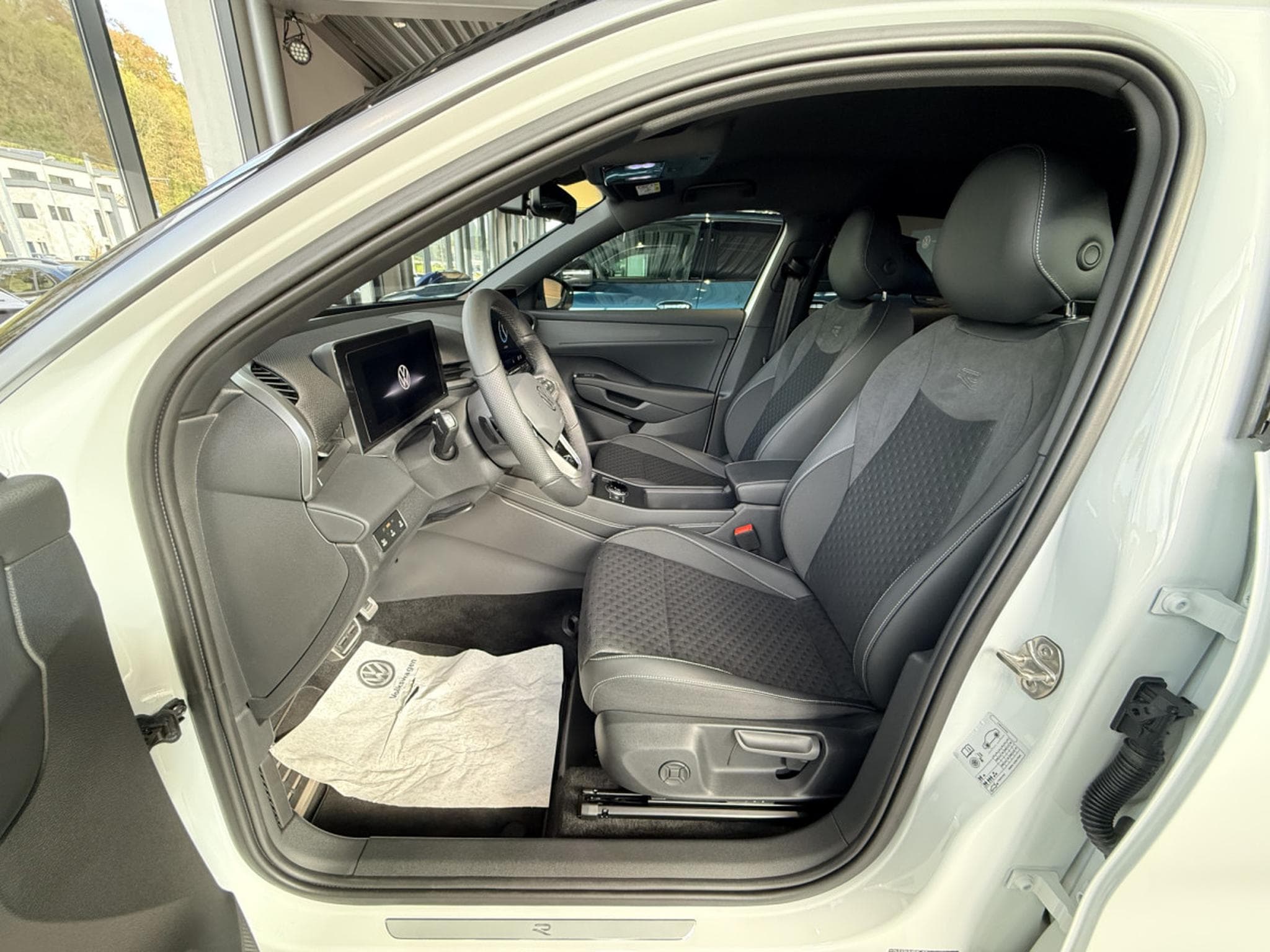 VW T-Roc R-Line 1.5 eTSI 150cv Boîte à double embrayage 7 vitesses (2026) - Foto 5