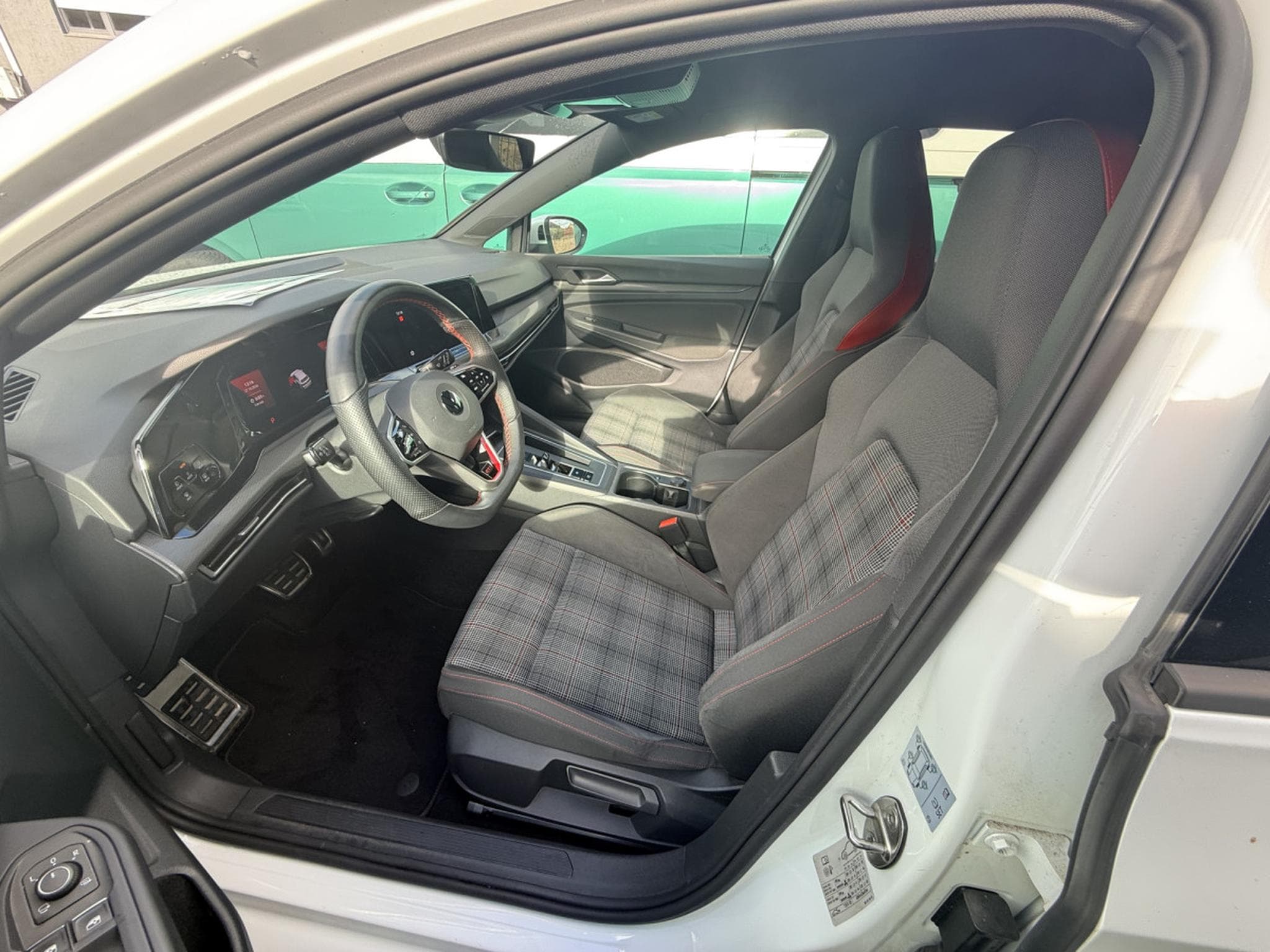 VW Golf GTI 2.0 TSI 245cv Boîte à double embrayage 7 vitesses (2021) - Foto 3