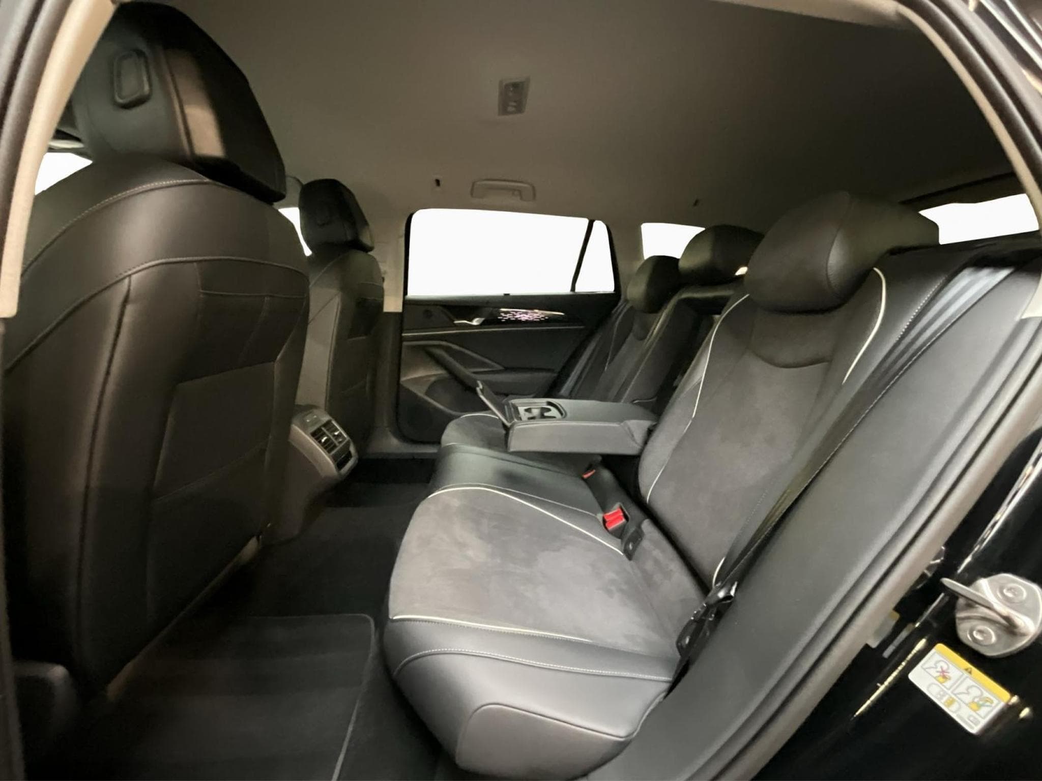 VW Passat Elegance+DSG+P.Acoustique+AHK (2025) - Photo 18