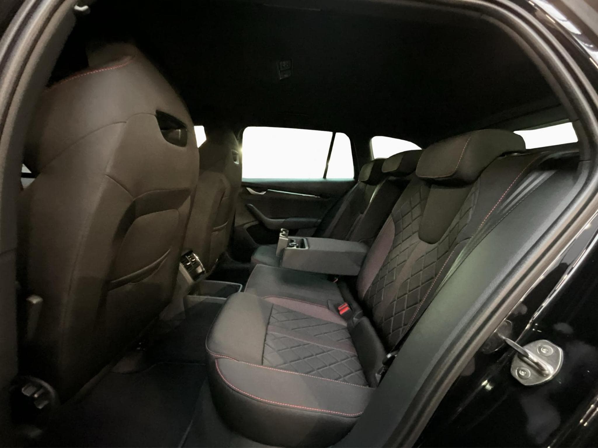 Skoda Octavia Rs+DSG+P.Assisted+AHK+Led+Navi (2025) - Foto 18