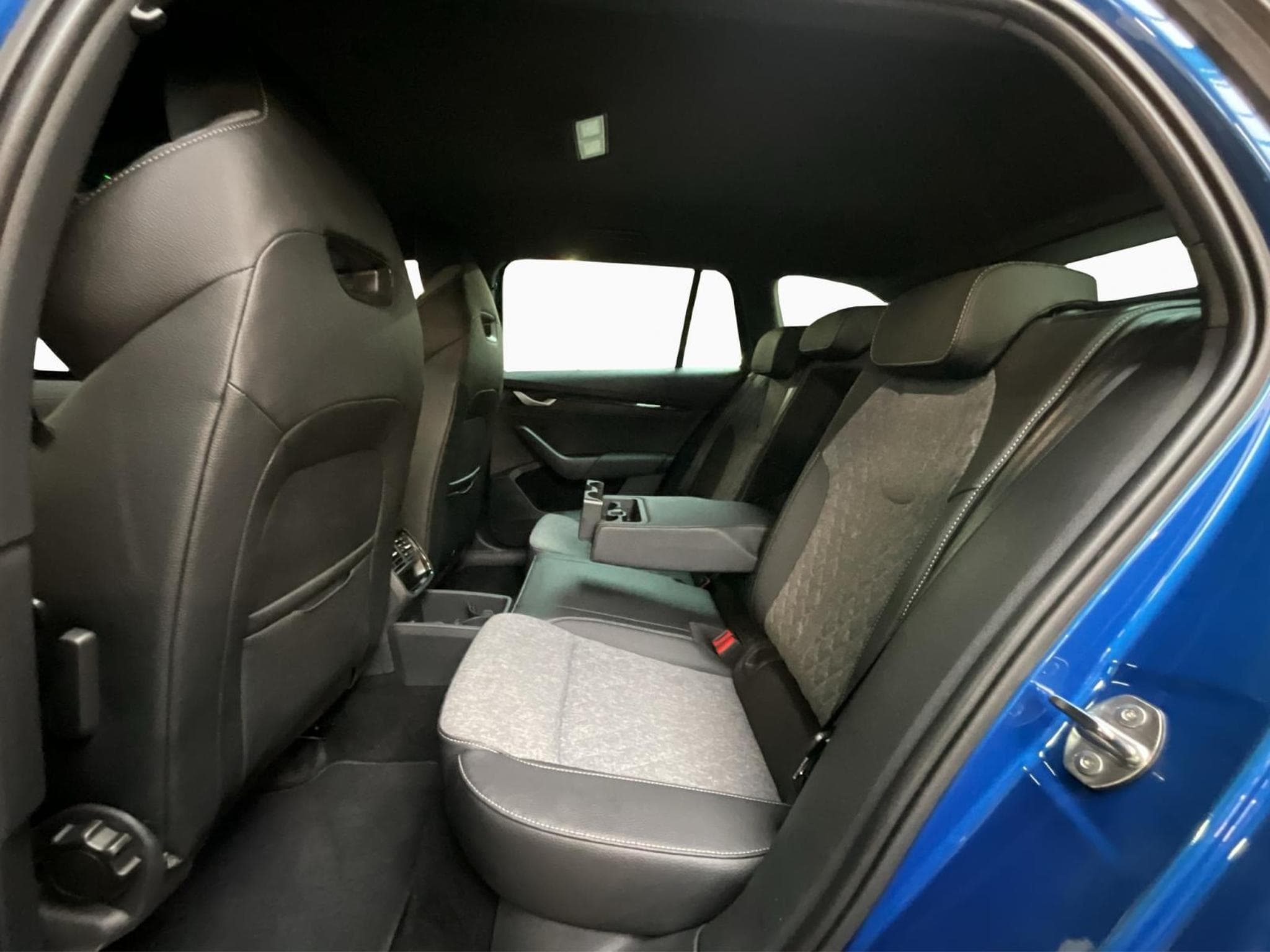 Skoda Octavia Sportline+DSG+P.Assisted-Drive+AHK+Led+Navi+DAB (2025) - Foto 17