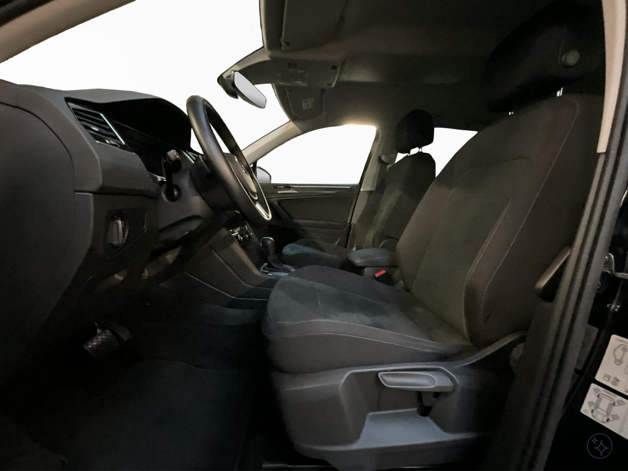 VW Tiguan Highline+R-Line+DSG+4M+AHK+RearView (2020) - Foto 11