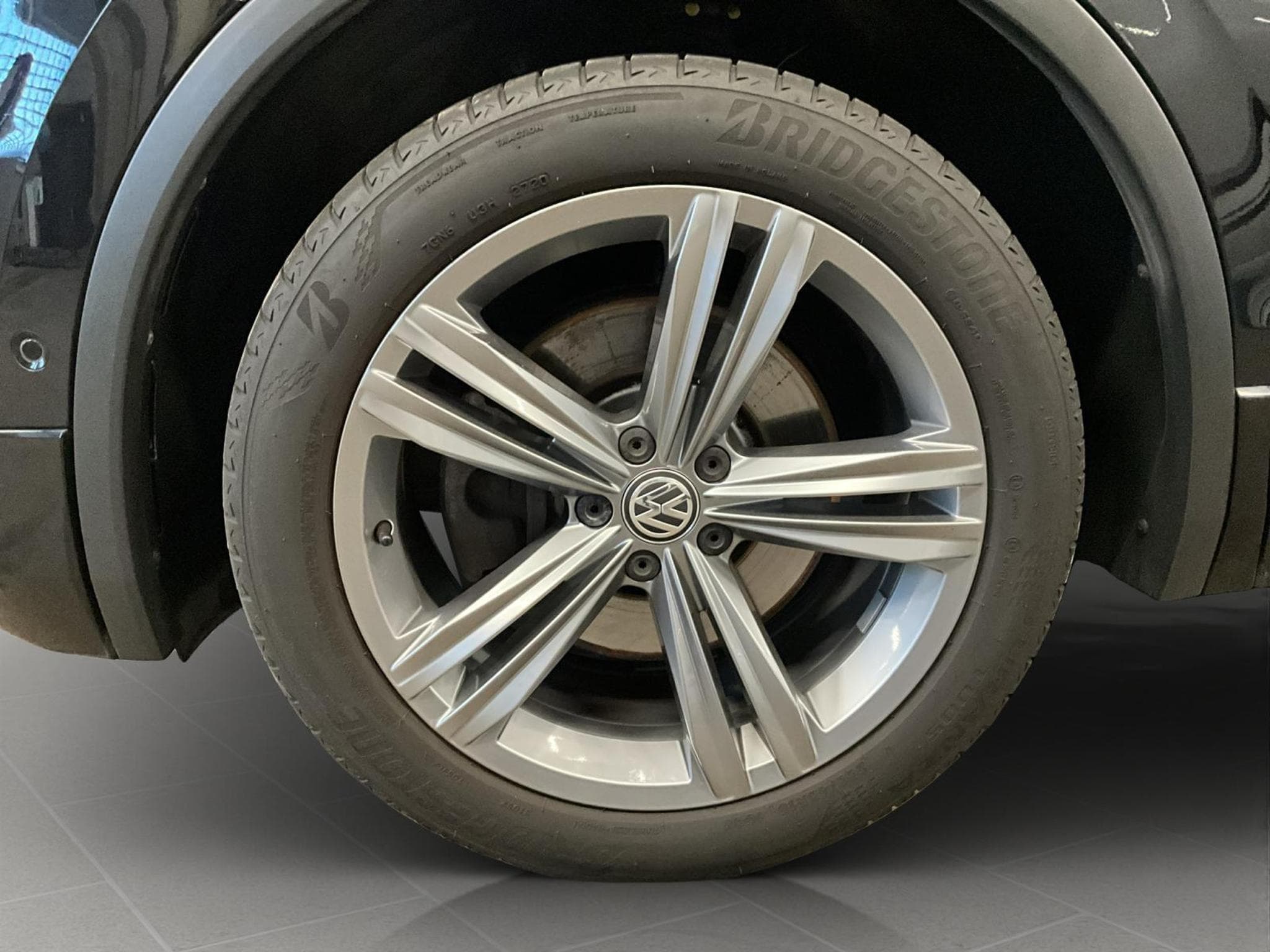 VW Tiguan Highline+R-Line+DSG+4M+AHK+RearView (2020) - Foto 8