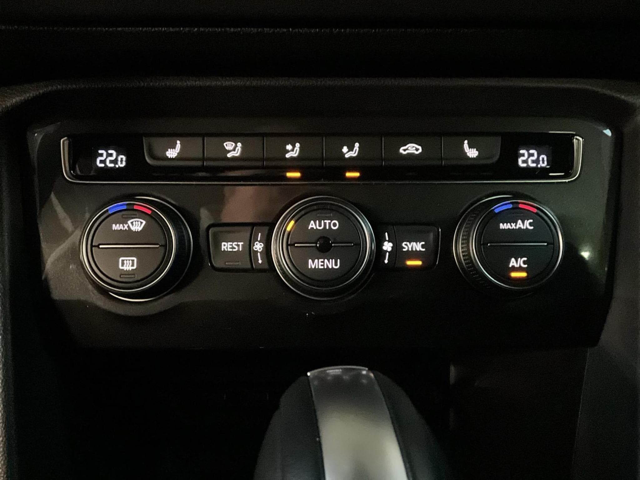 VW Tiguan Highline+R-Line+DSG+4M+AHK+RearView (2020) - Foto 17