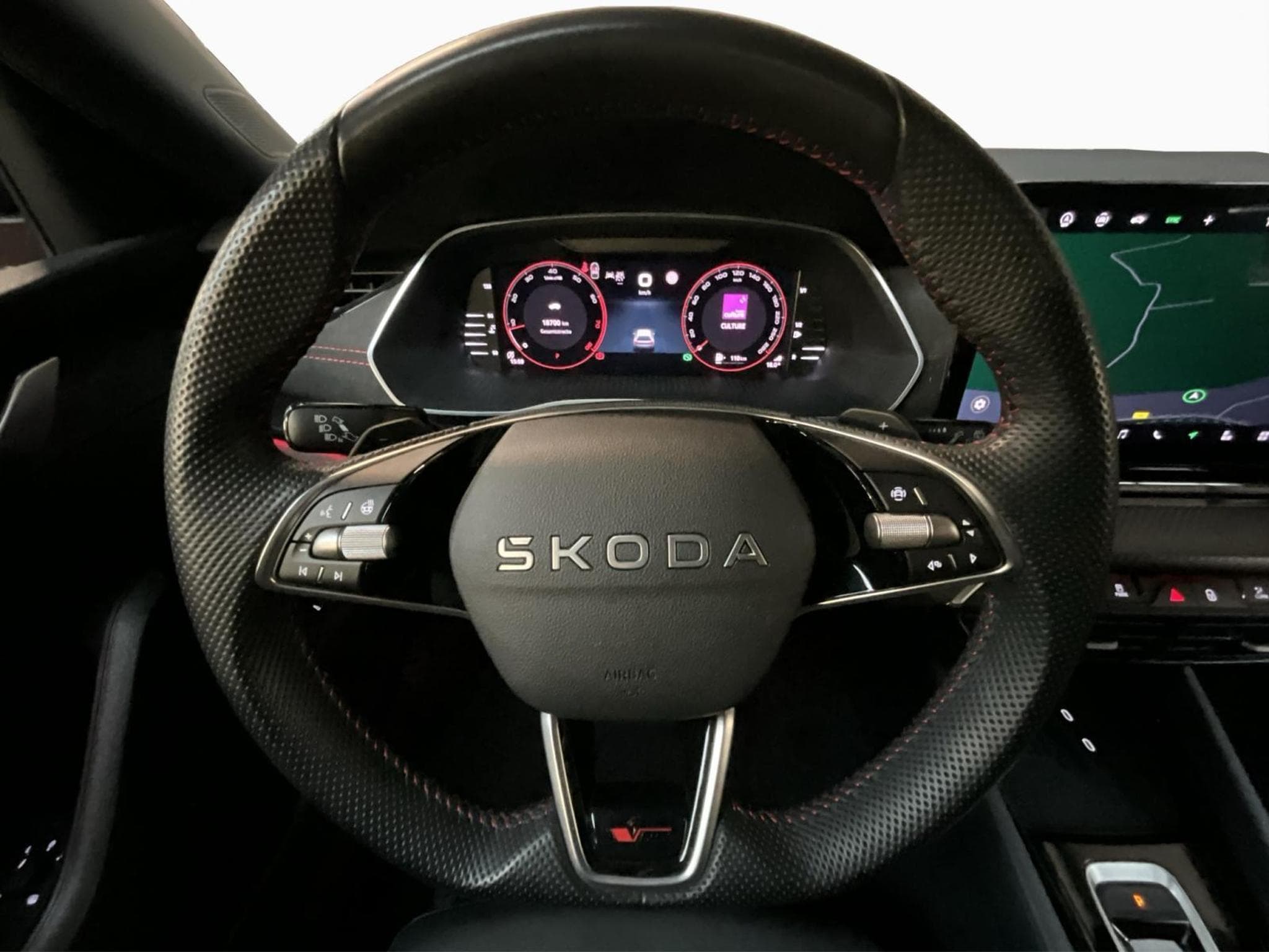 Skoda Octavia RS+DSG+Suedia+DCC+Pano+AHK+360 (2025) - Foto 12
