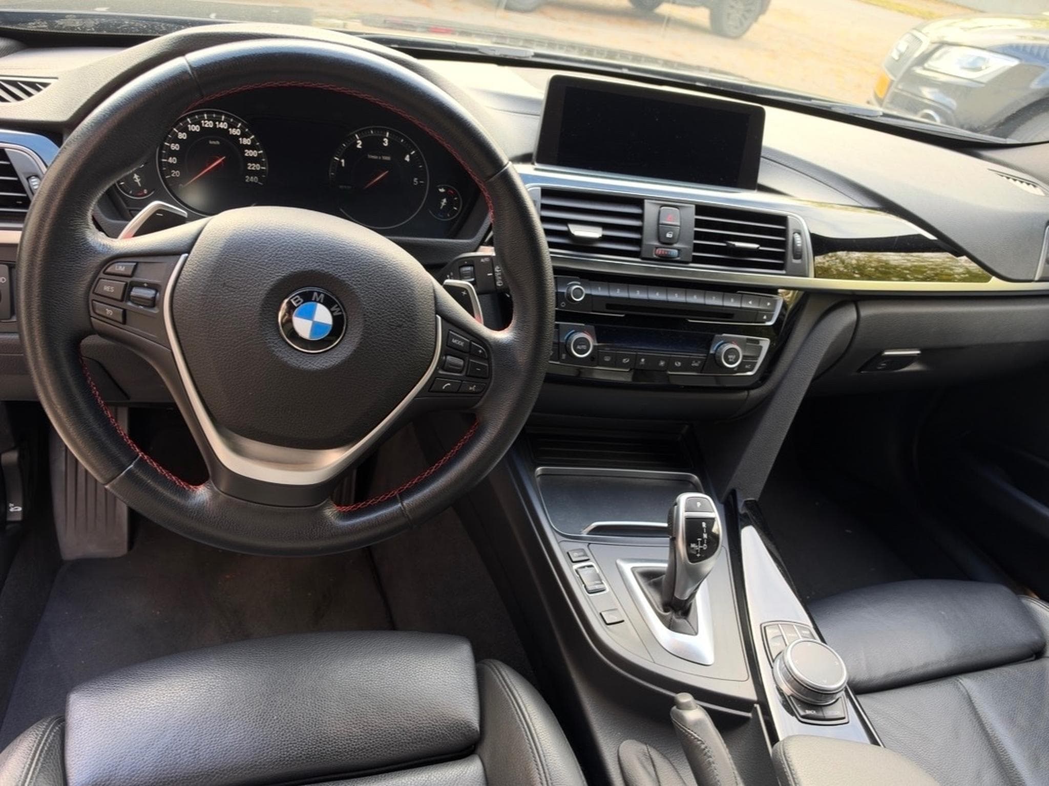 BMW 320 Sport (2018) - Photo 2