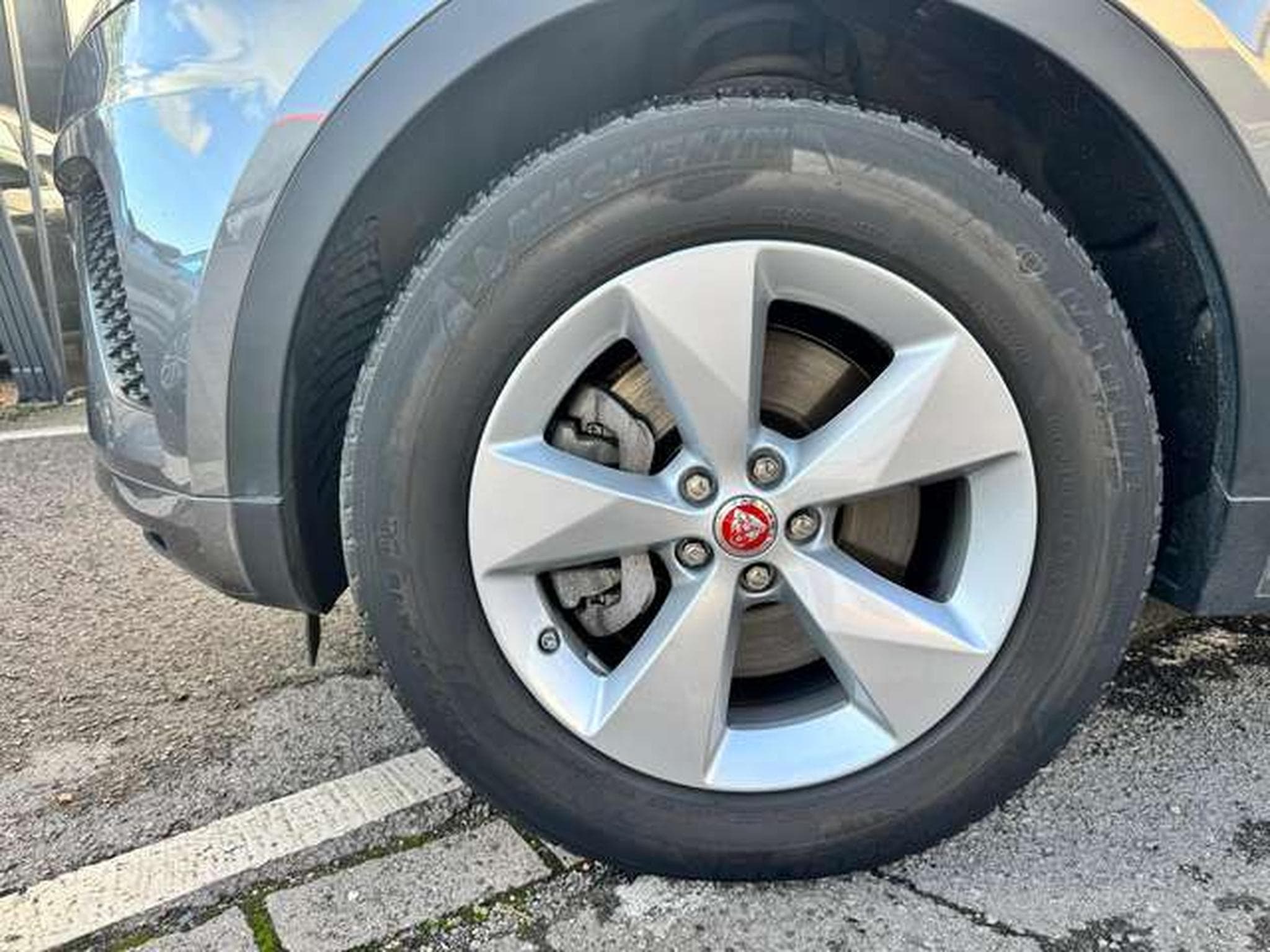Jaguar E-Pace E-Pace P200 AWD Aut. R-Dynamic S / 1er owner / jusqu'à 36 mo (2020) - Foto 24