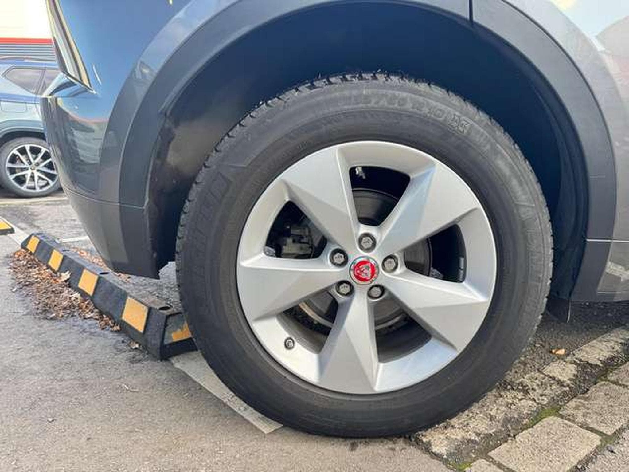 Jaguar E-Pace E-Pace P200 AWD Aut. R-Dynamic S / 1er owner / jusqu'à 36 mo (2020) - Foto 22