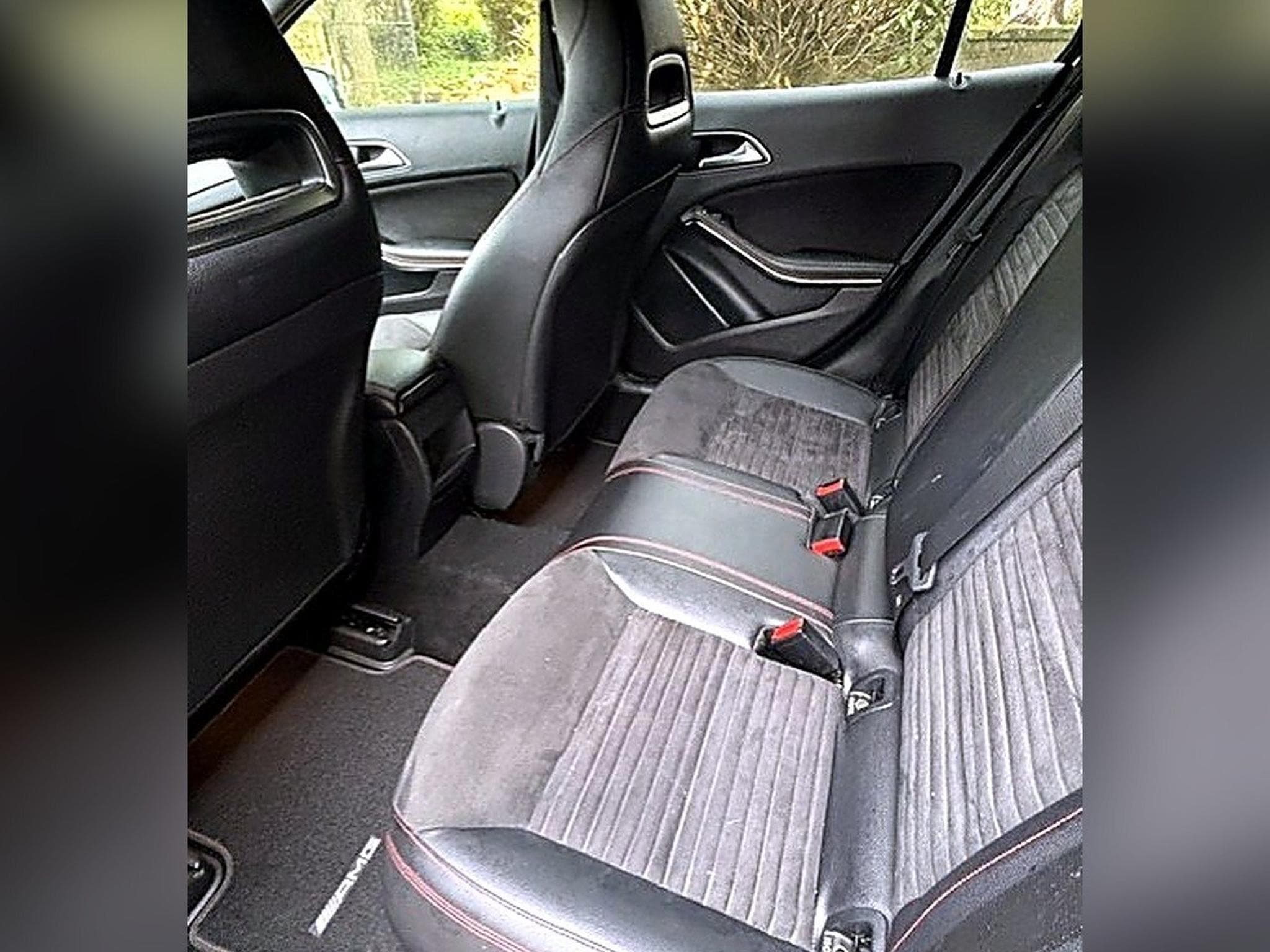 Mercedes GLA 200 CDI AMG Line 7G-DCT (2015) - Photo 4
