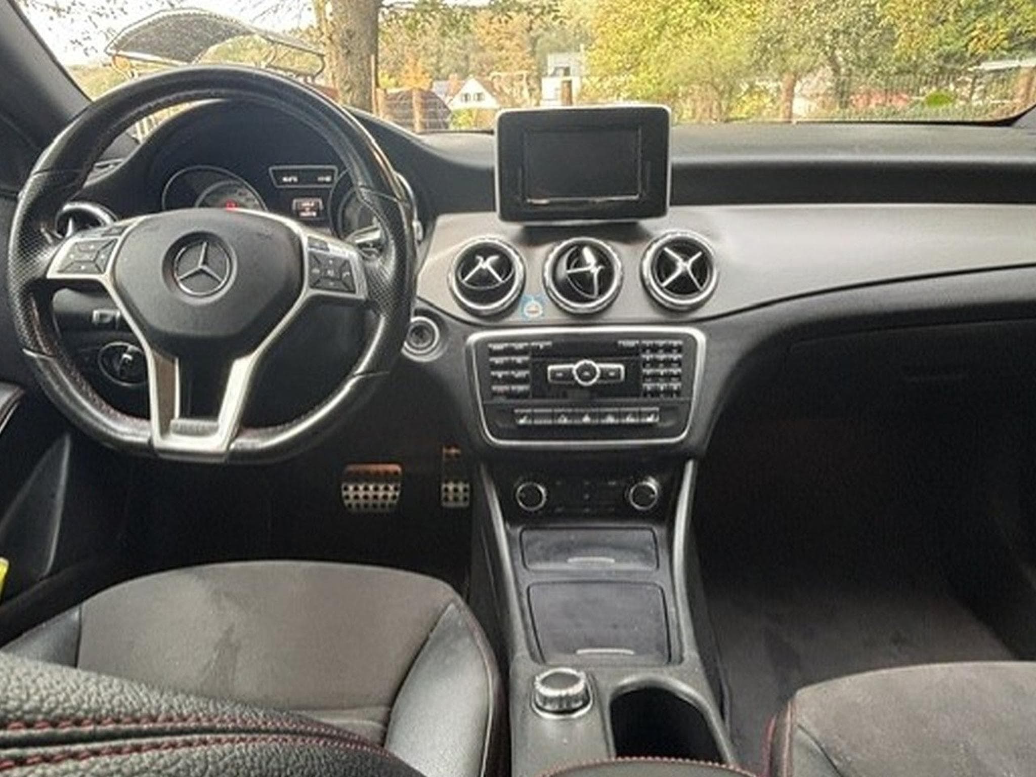 Mercedes GLA 200 CDI AMG Line 7G-DCT (2015) - Photo 8