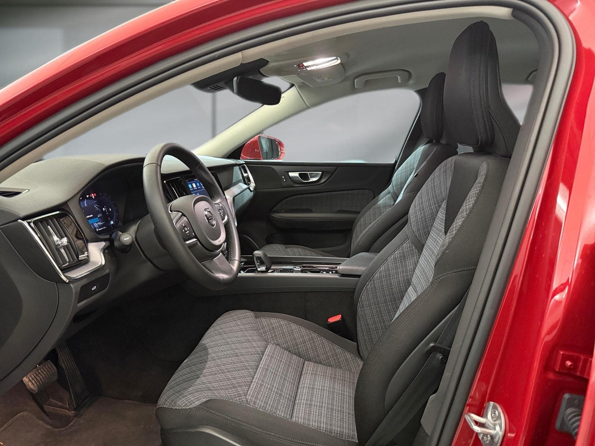 Volvo S60 -48% B4 MHEV 197cv BVA +GPS+CAM+LED+Options (2024) - Photo 7