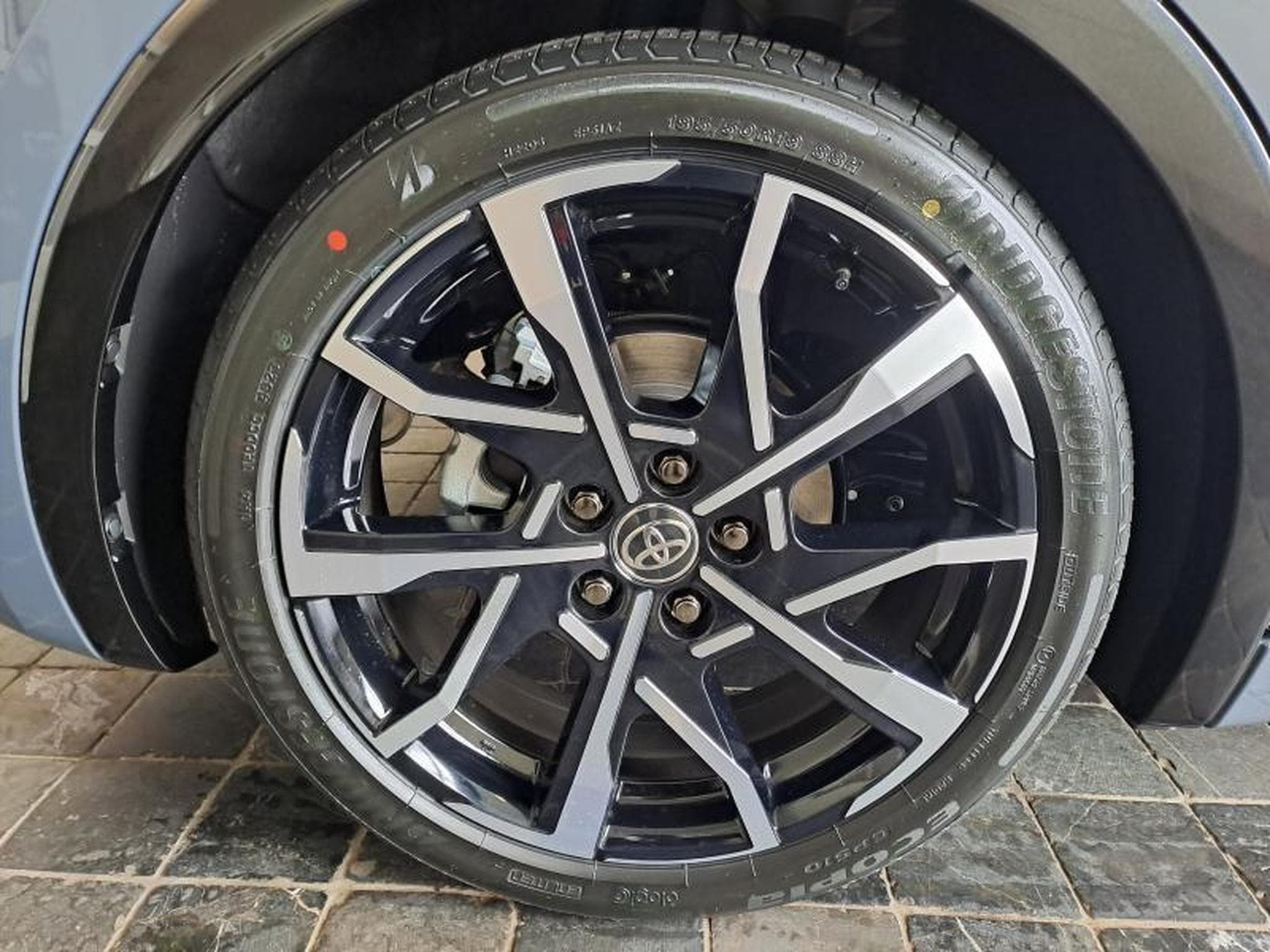 Toyota Prius Premium Plus PHEV (2024) - Foto 17