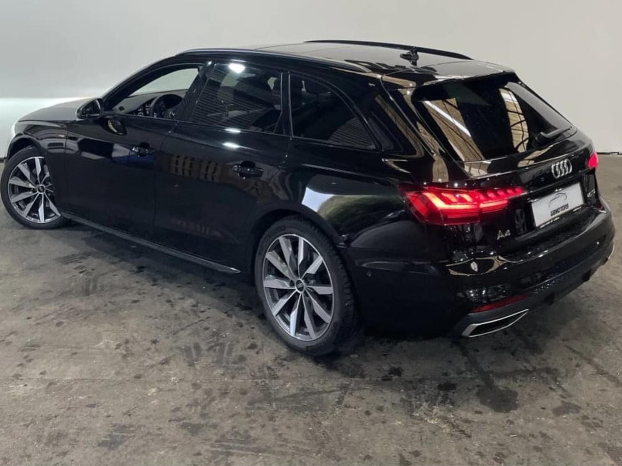 Audi A4 3x Sline Sportsback (2024) - Photo 2