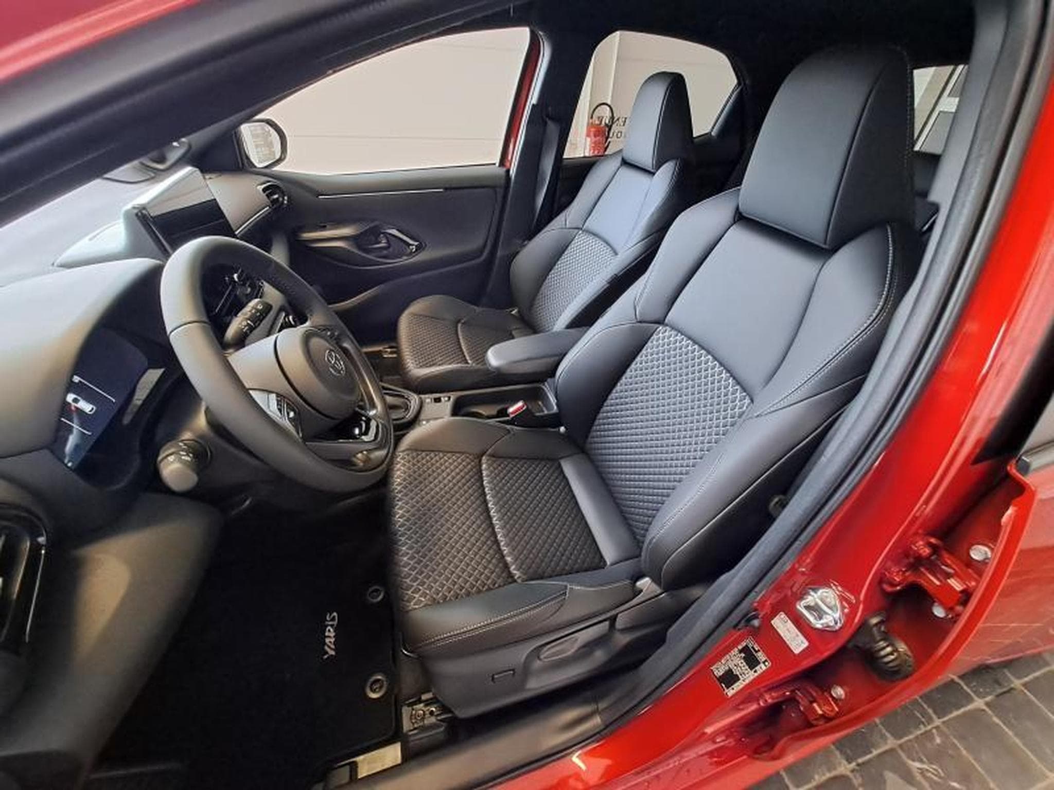 Toyota Yaris Style (2024) - Foto 10