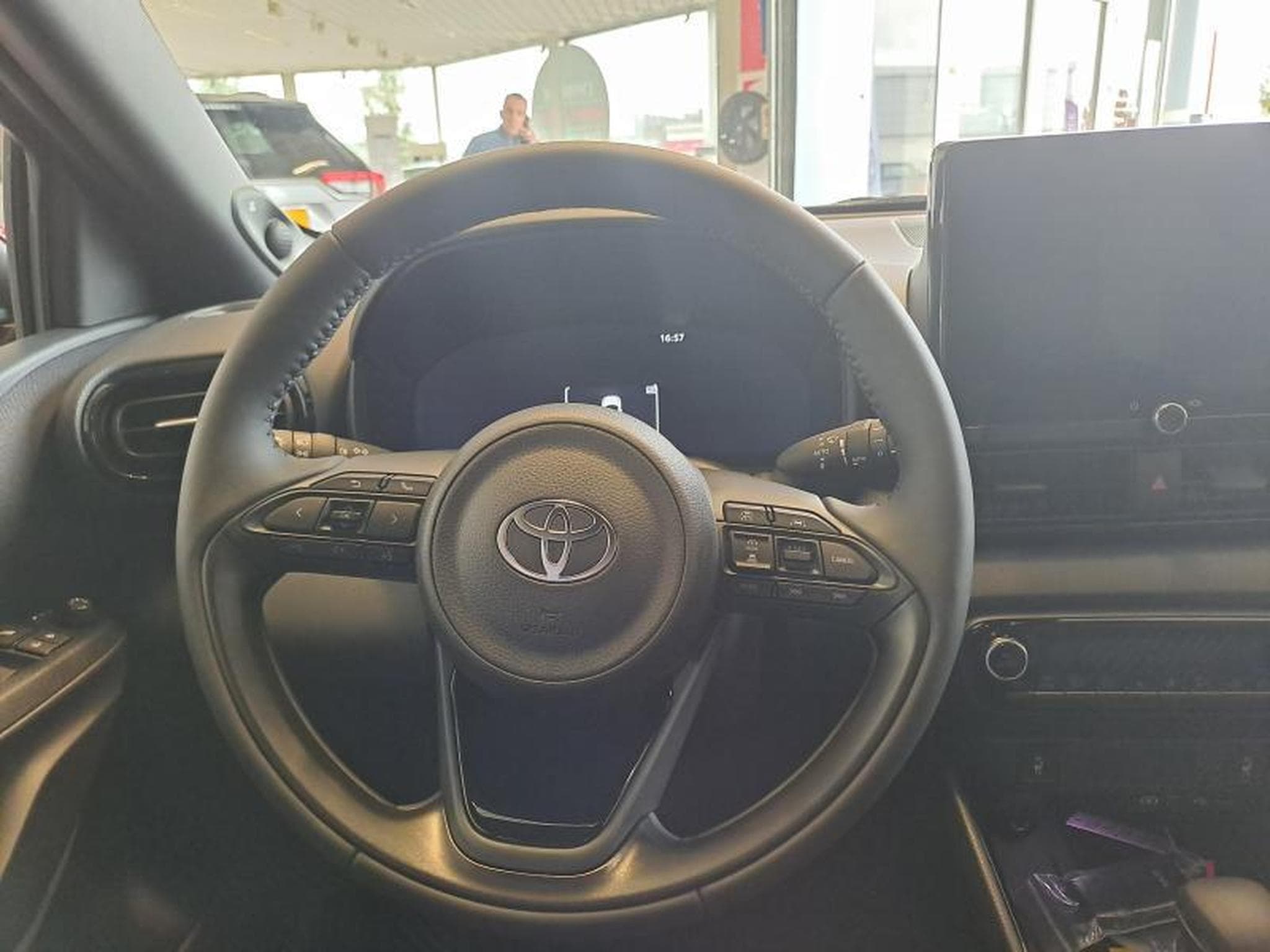 Toyota Yaris Style (2024) - Foto 12