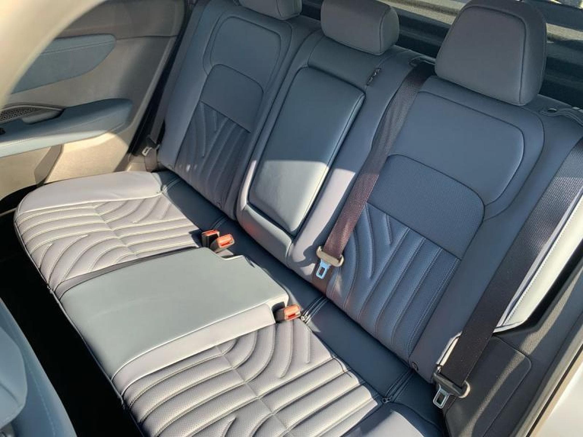 Nissan Ariya EVOLVE (2025) - Foto 12