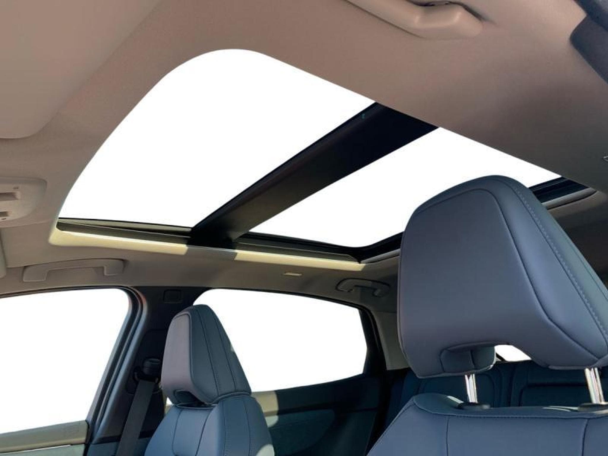 Nissan Ariya EVOLVE (2025) - Foto 19