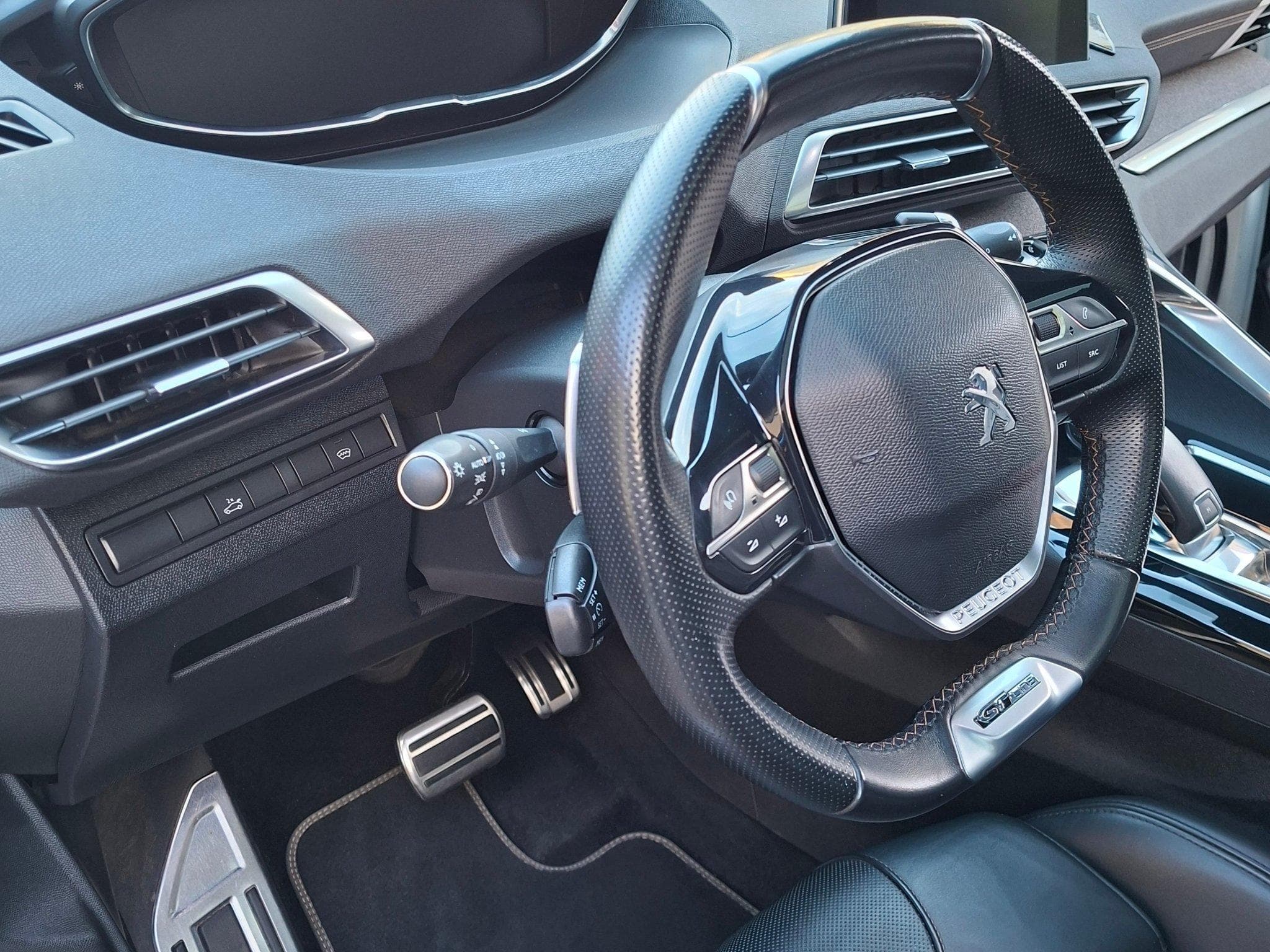 Peugeot 3008 GT Line (2019) - Photo 13