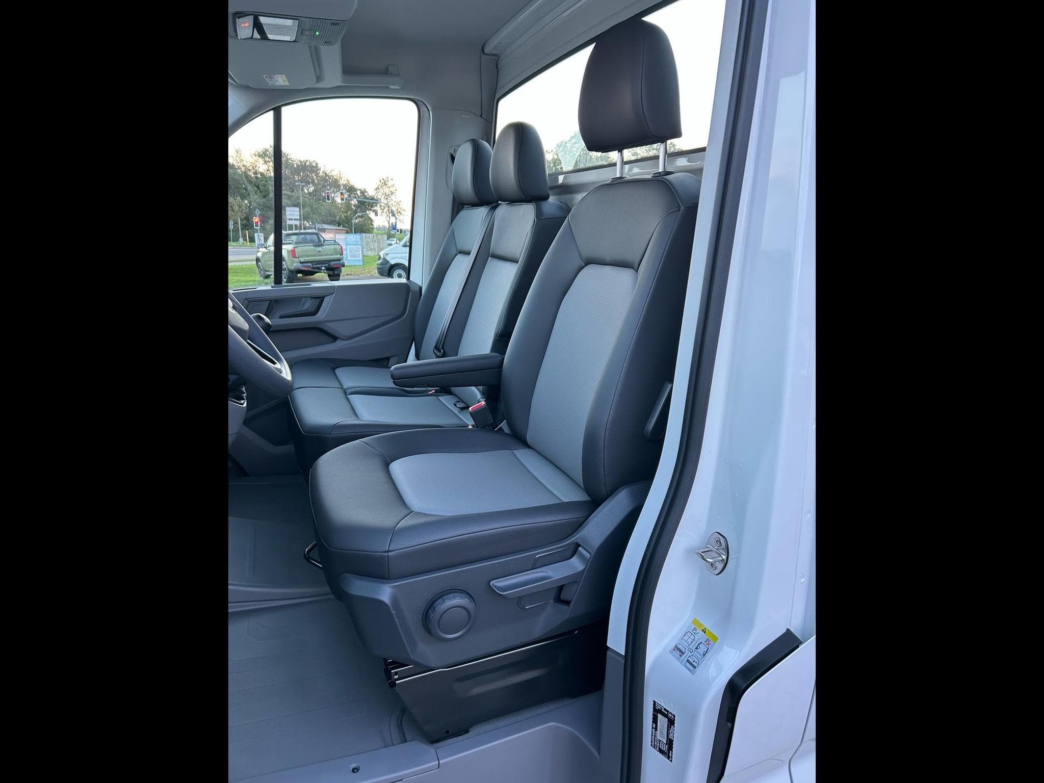 VW Crafter 35 2.0 TDI (2026) - Foto 5