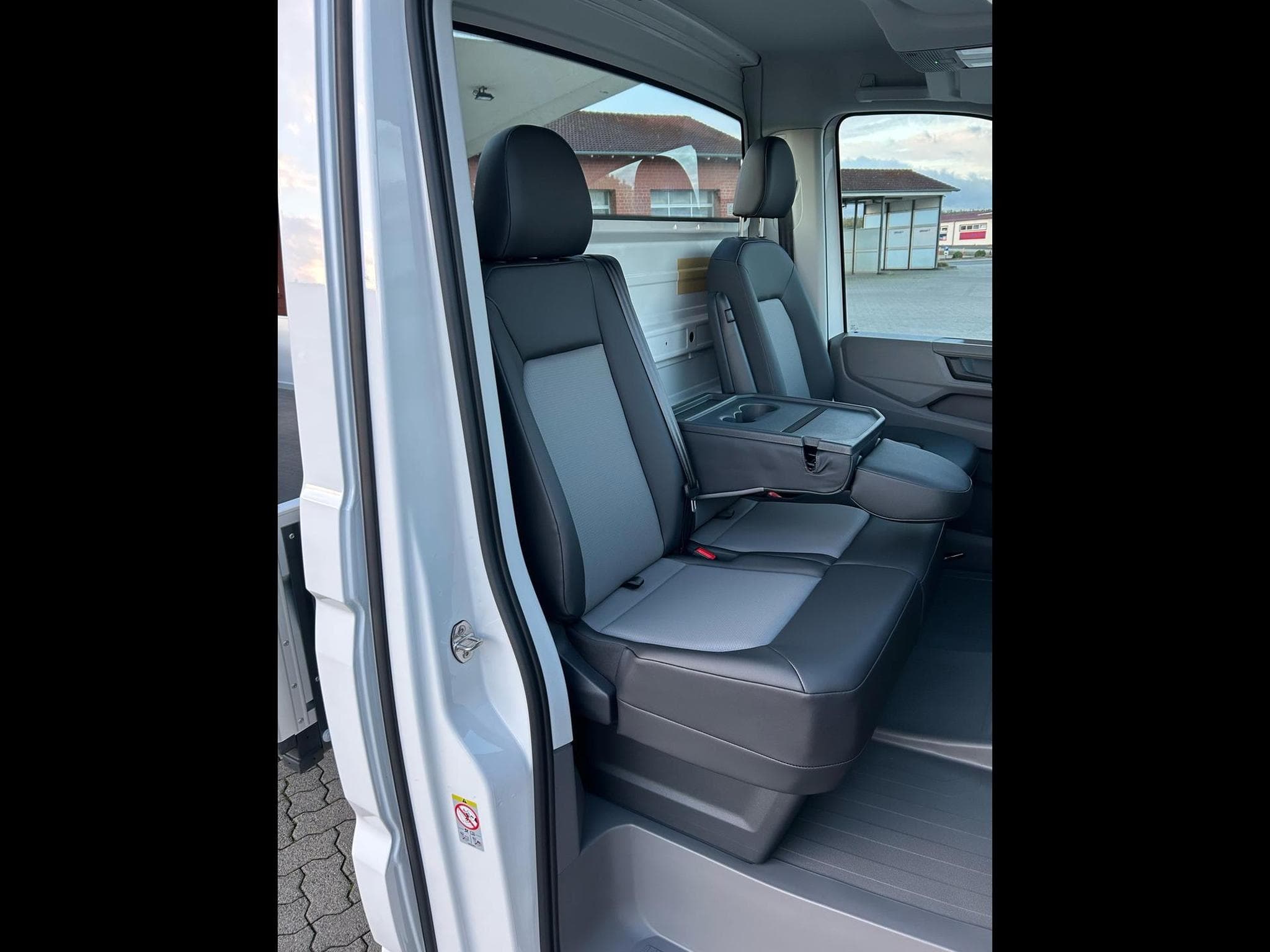 VW Crafter 35 2.0 TDI (2026) - Foto 6