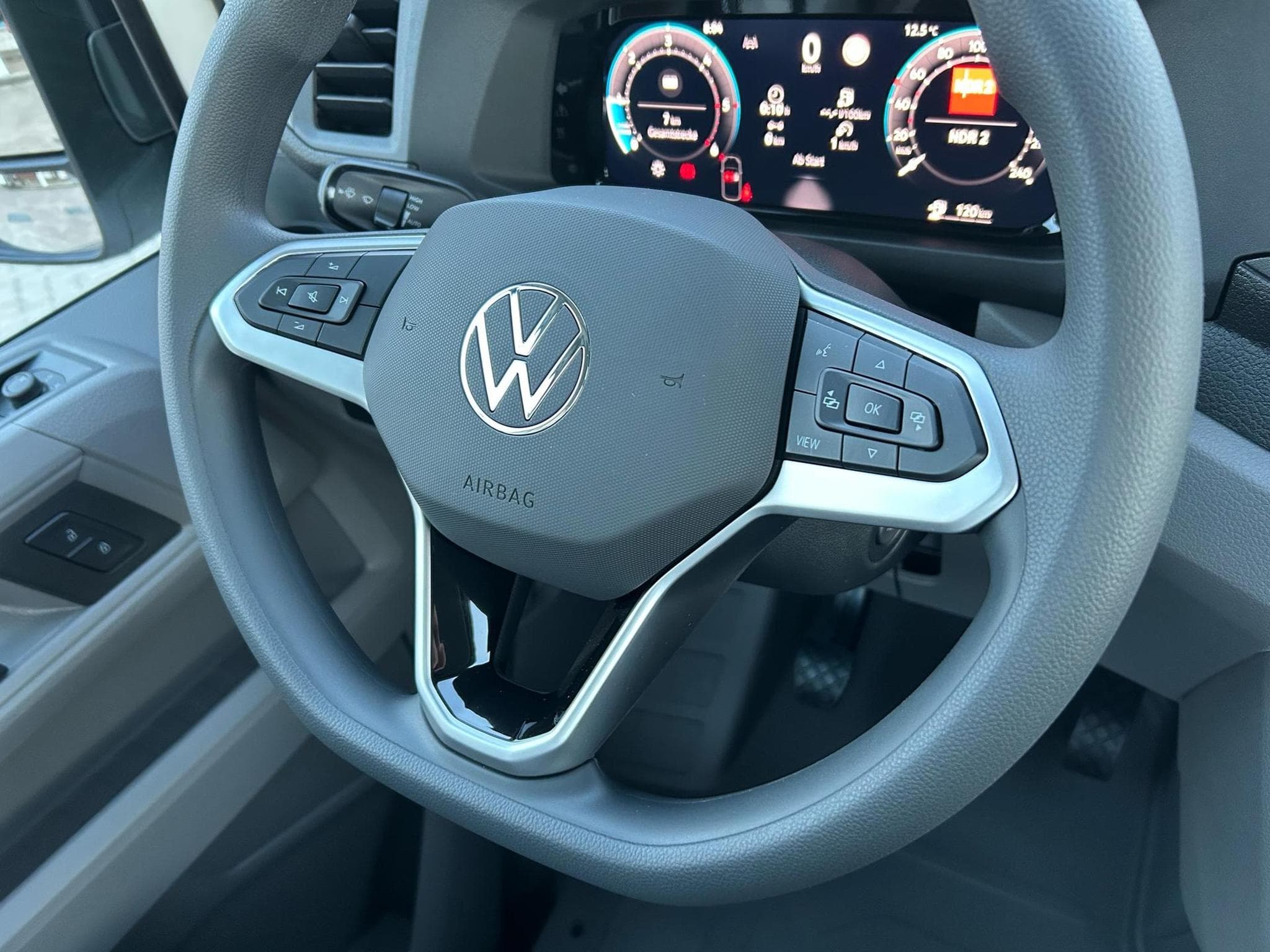 VW Crafter 35 2.0 TDI (2026) - Foto 8