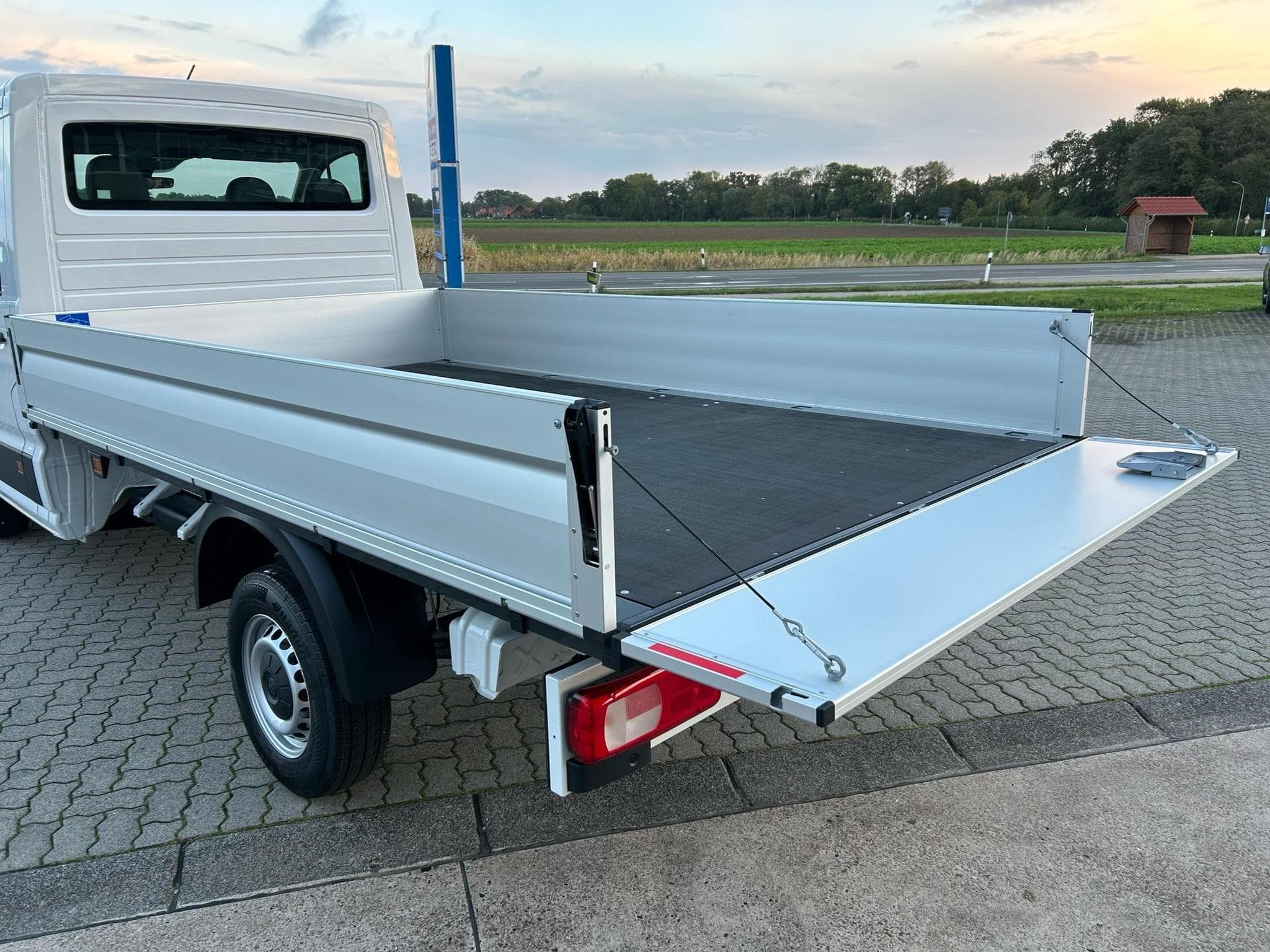 VW Crafter 35 2.0 TDI (2026) - Foto 17