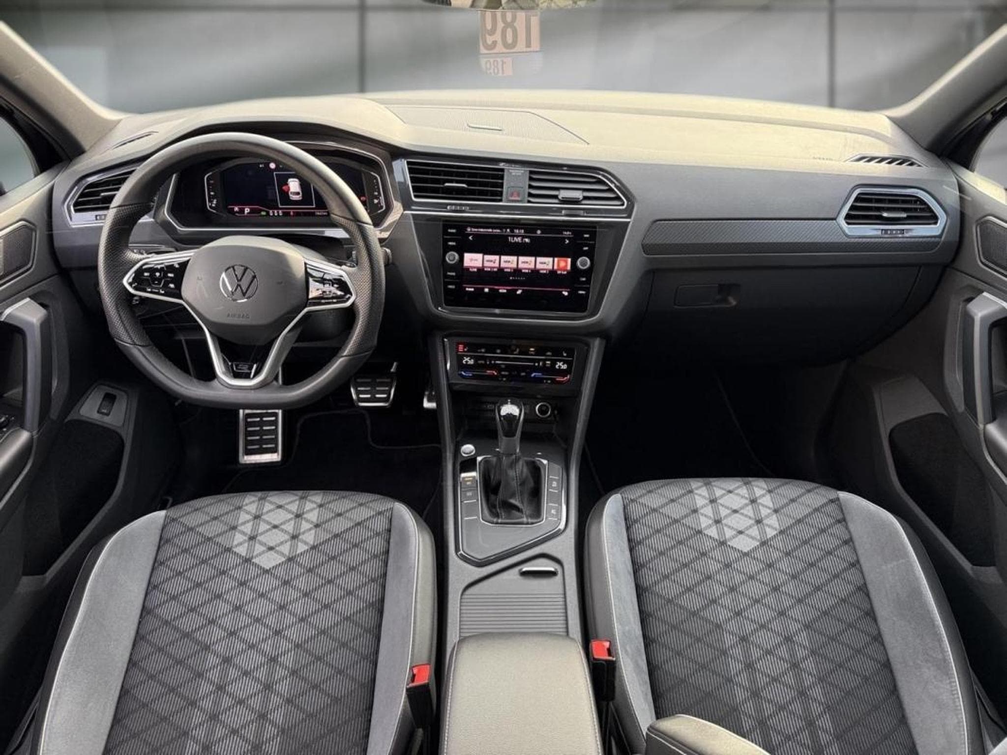VW Tiguan -37% 2.0 TDI 150Ch R-Line (2024) - Photo 10