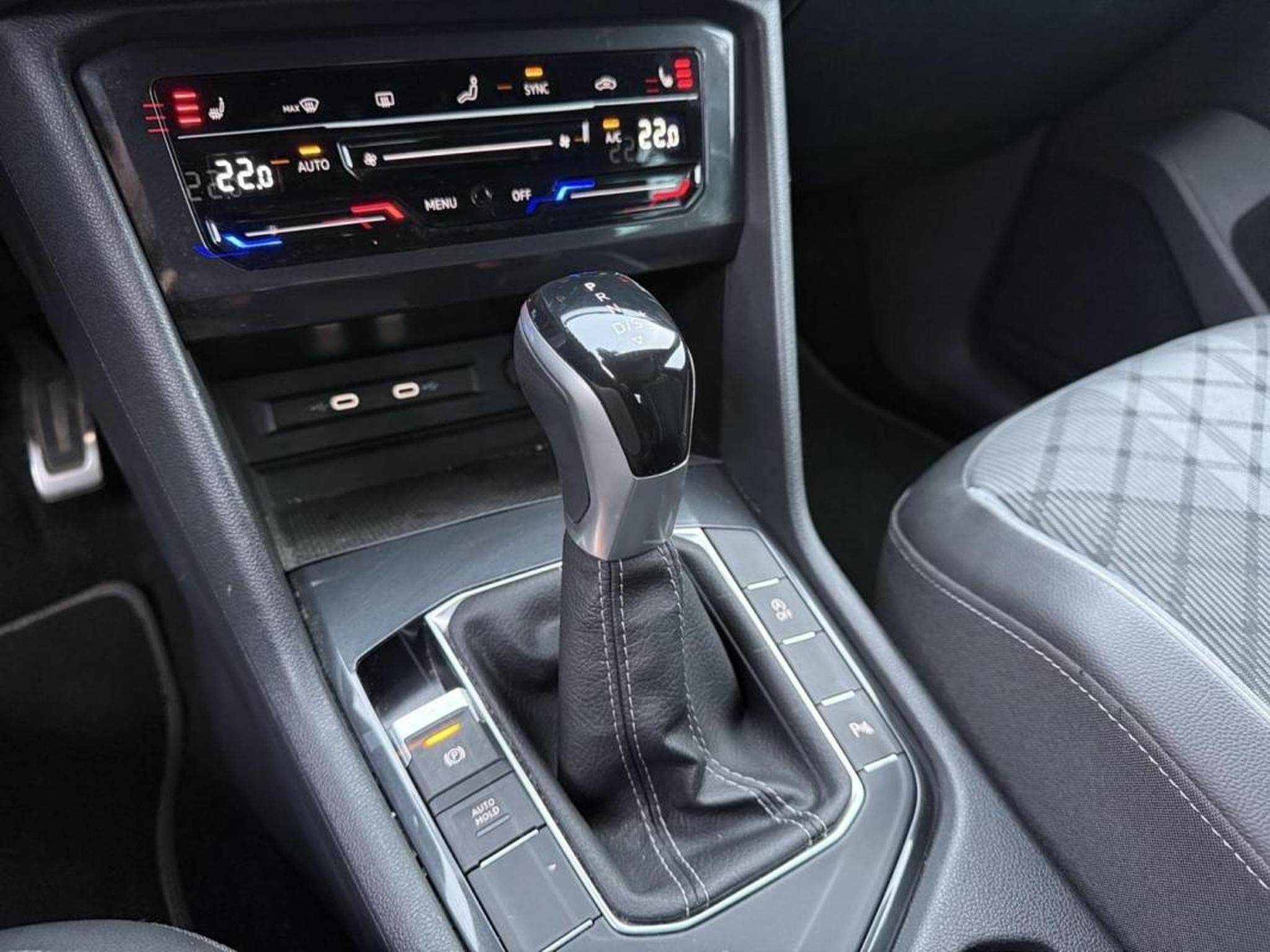 VW Tiguan -35% 1.5 TSI R-Line 150Ch (2024) - Photo 17