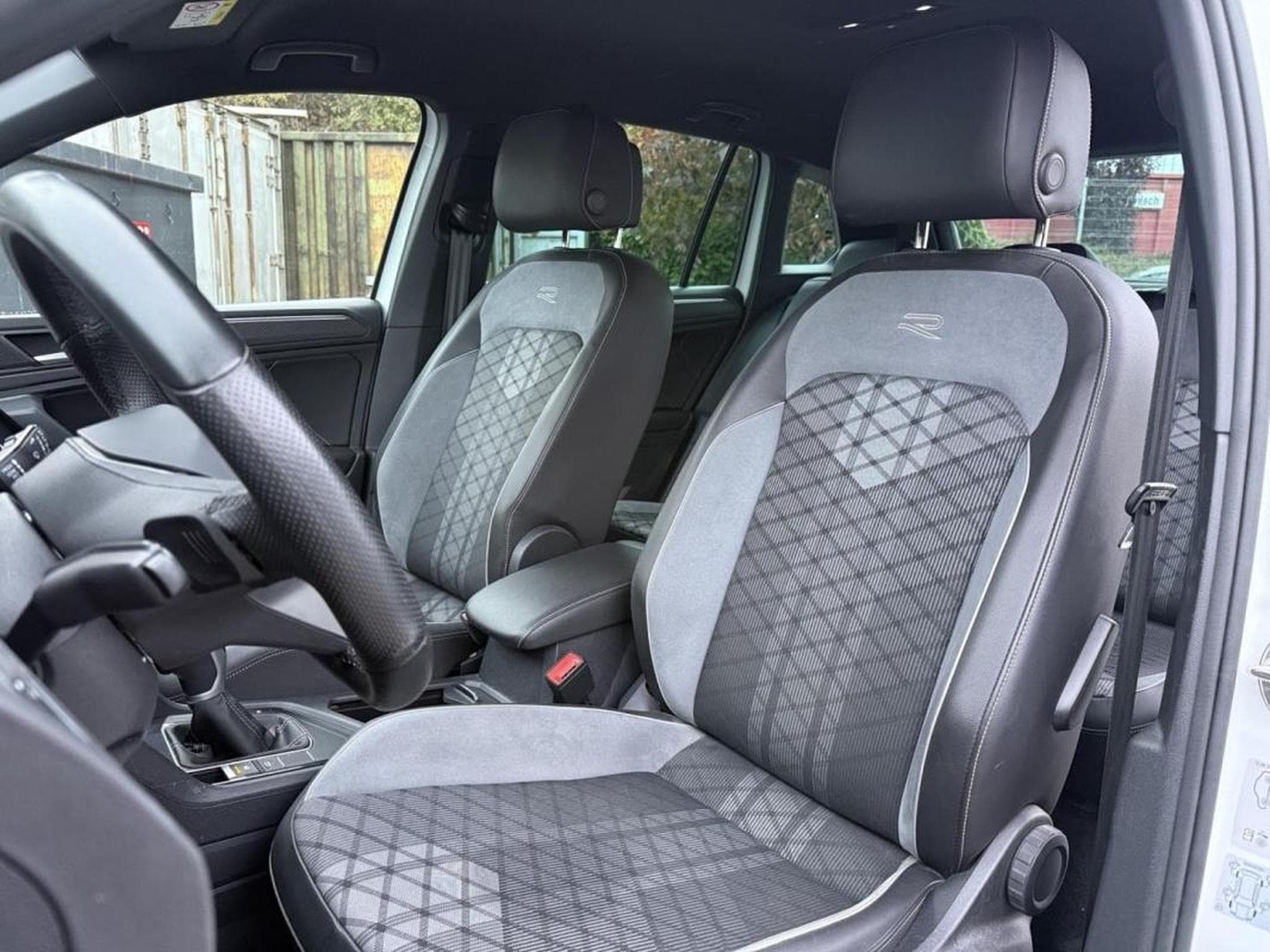 VW Tiguan -35% 1.5 TSI R-Line 150Ch (2024) - Photo 13