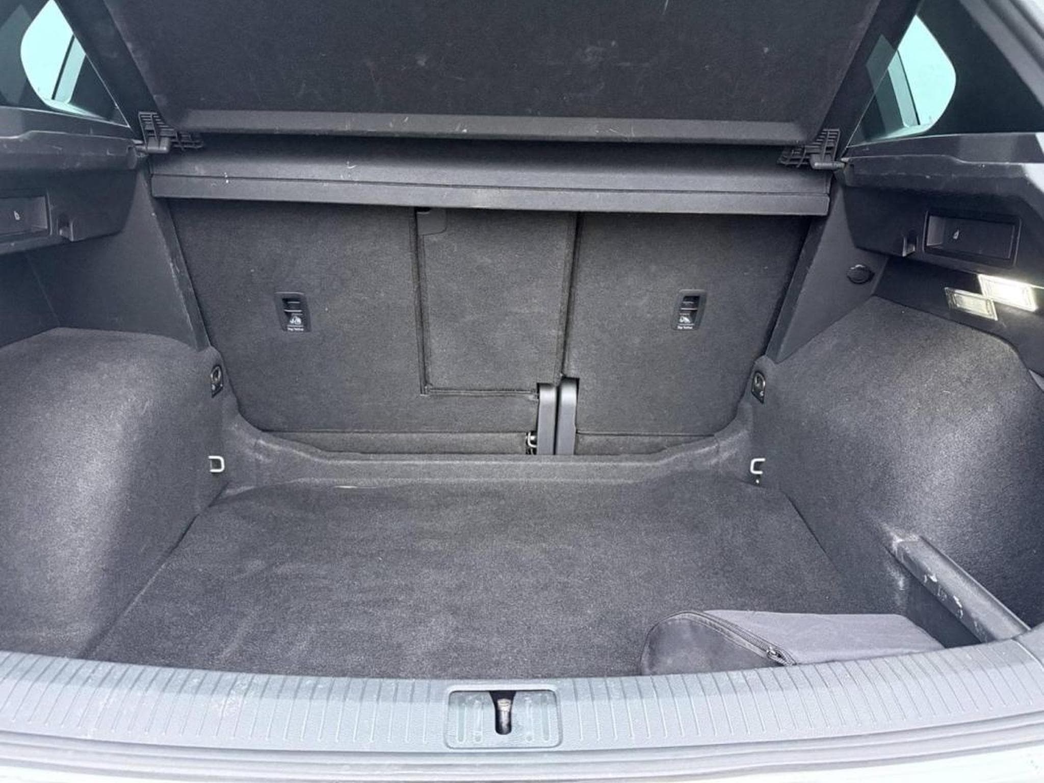 VW Tiguan -35% 1.5 TSI R-Line 150Ch (2024) - Photo 21