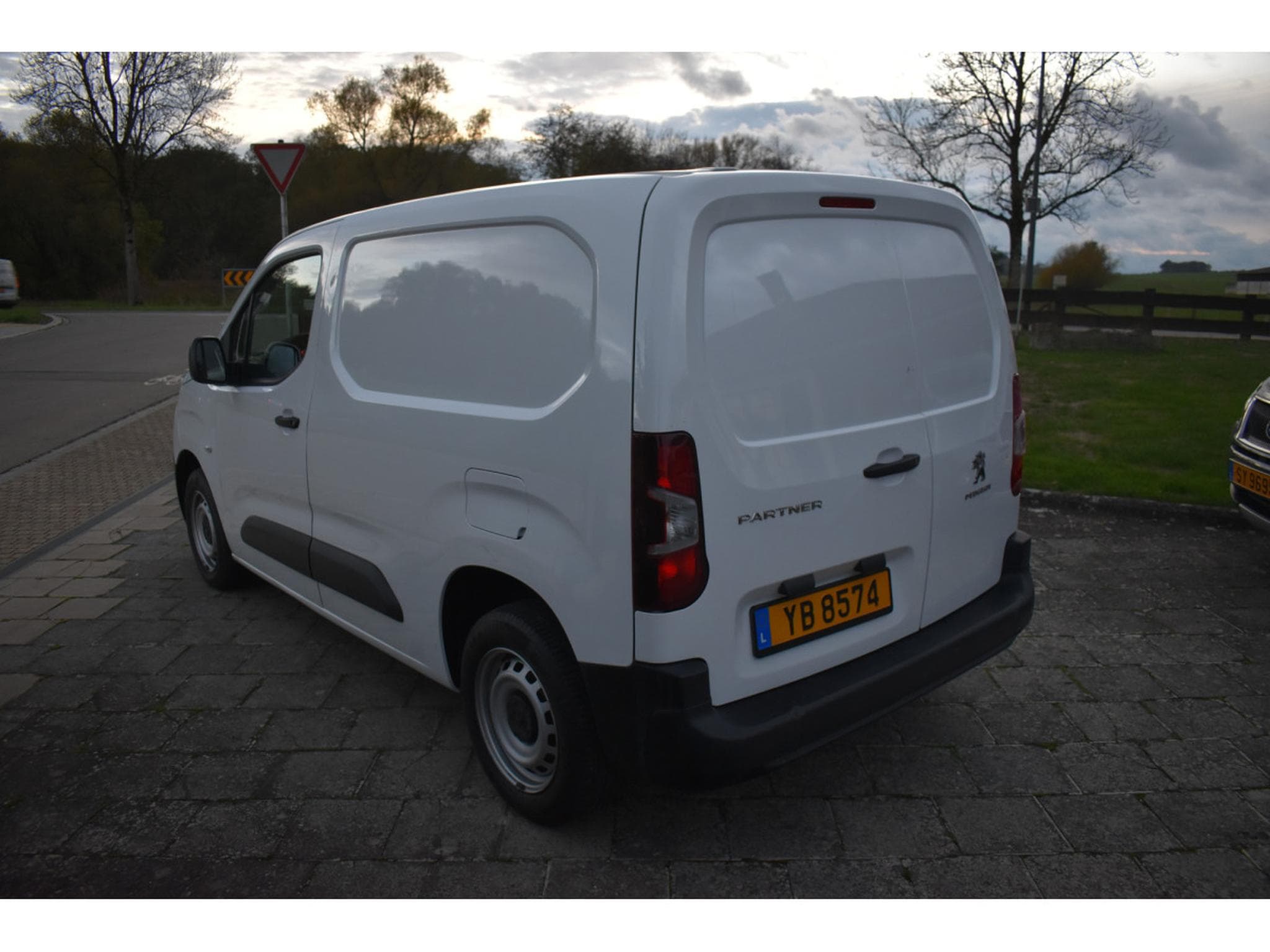 Peugeot Partner 1,5 HDI 100 Airco Très soigné (2021) - Photo 6