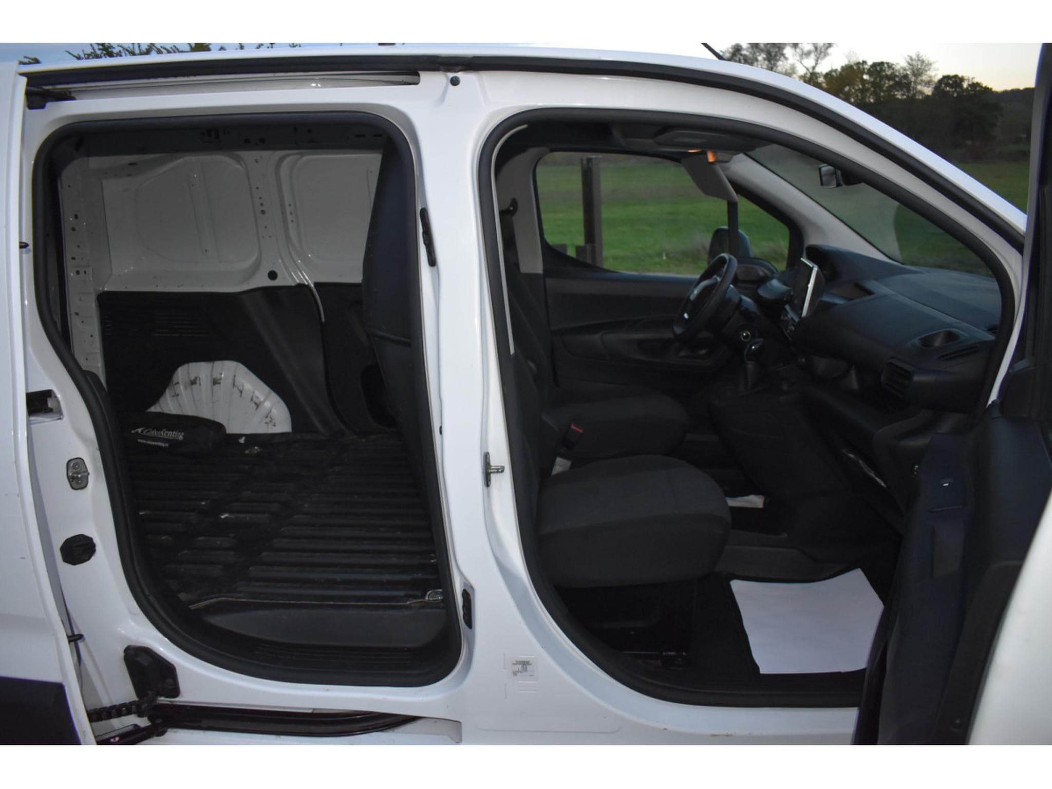Peugeot Partner 1,5 HDI 100 Airco Très soigné (2021) - Photo 9