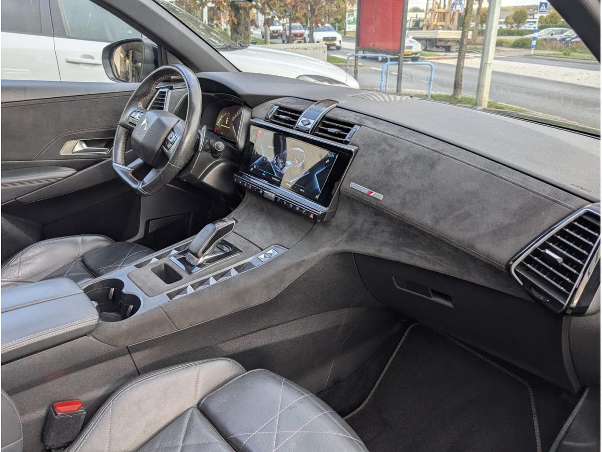 DS Automobiles DS7 CROSSBACK E-TENSE 4X4 (2020) - Photo 9